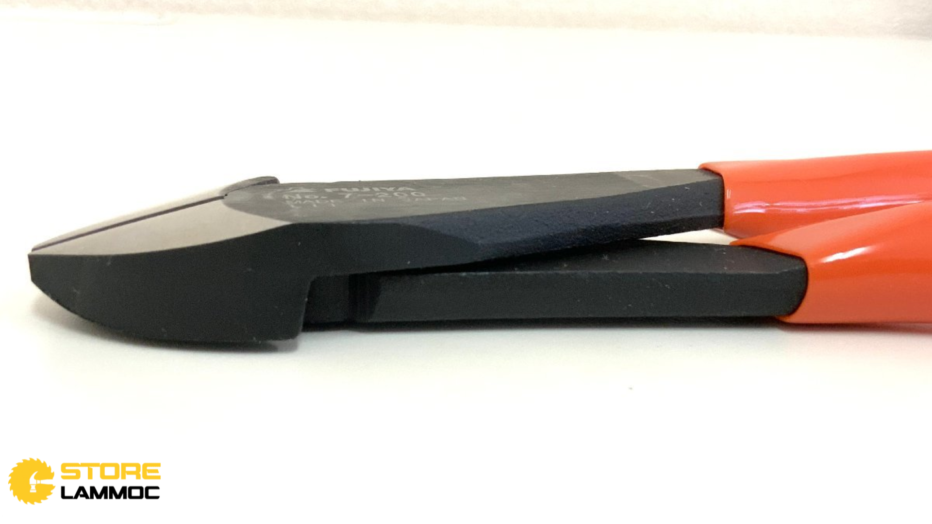 Lớp màu đen chống gỉ của kìm Fujiya 7-200