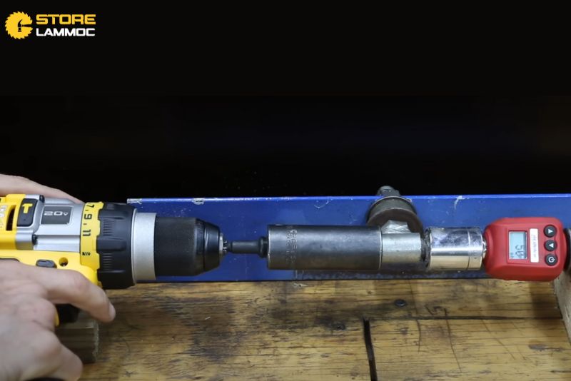 Lực xoắn cực đại máy khoan pin Dewalt tốt nhất