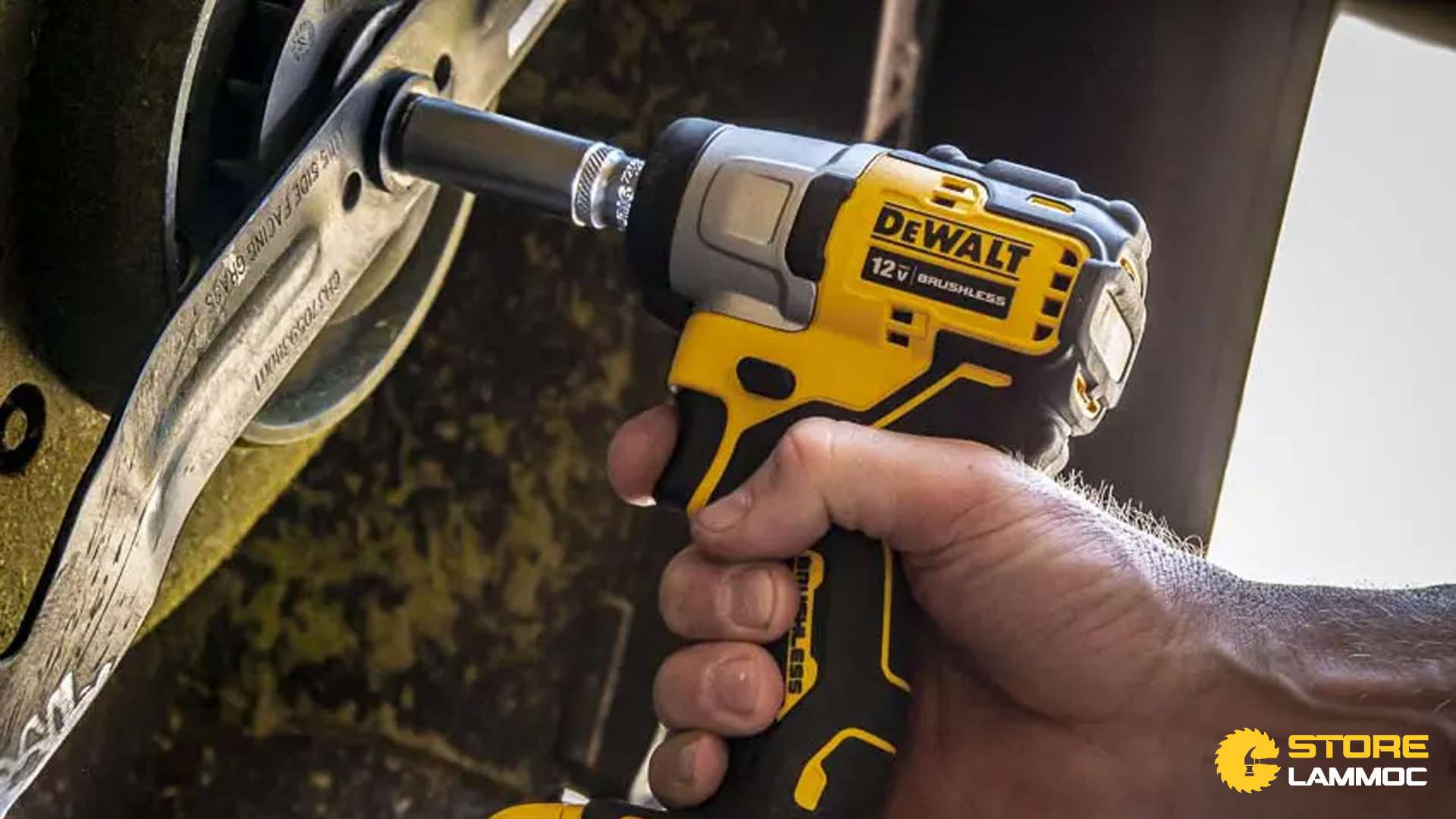 Máy bắn bu lông pin Dewalt DCF902