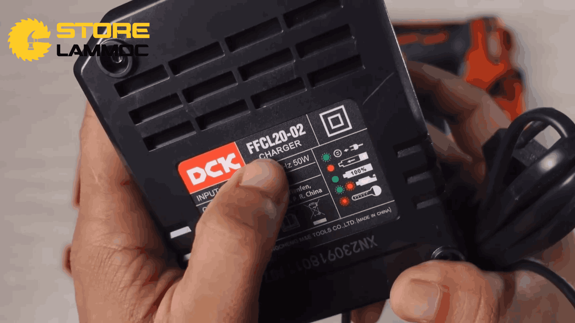 Máy Bắn Vít Pin DCK