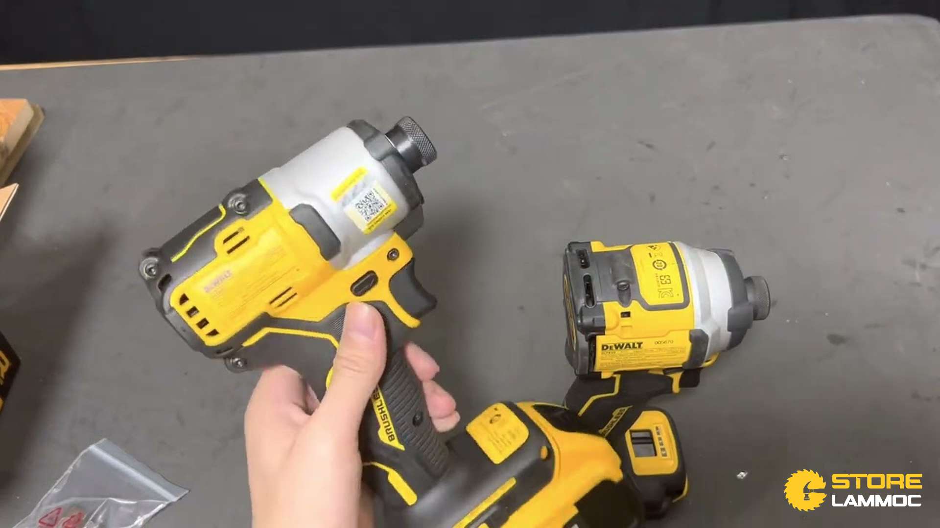 Máy bắn vít pin Dewalt DCF840