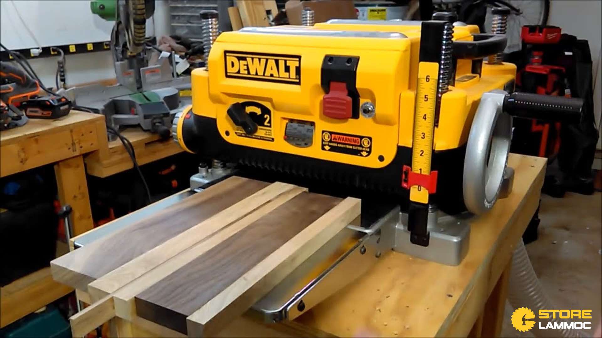 Máy bào gỗ Dewalt