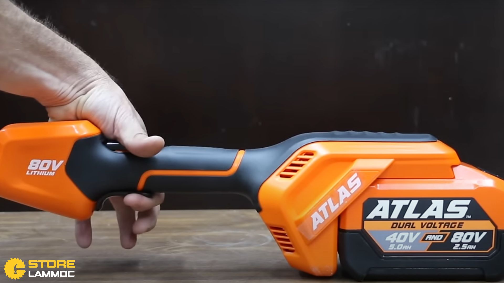 Máy cắt cỏ Atlas