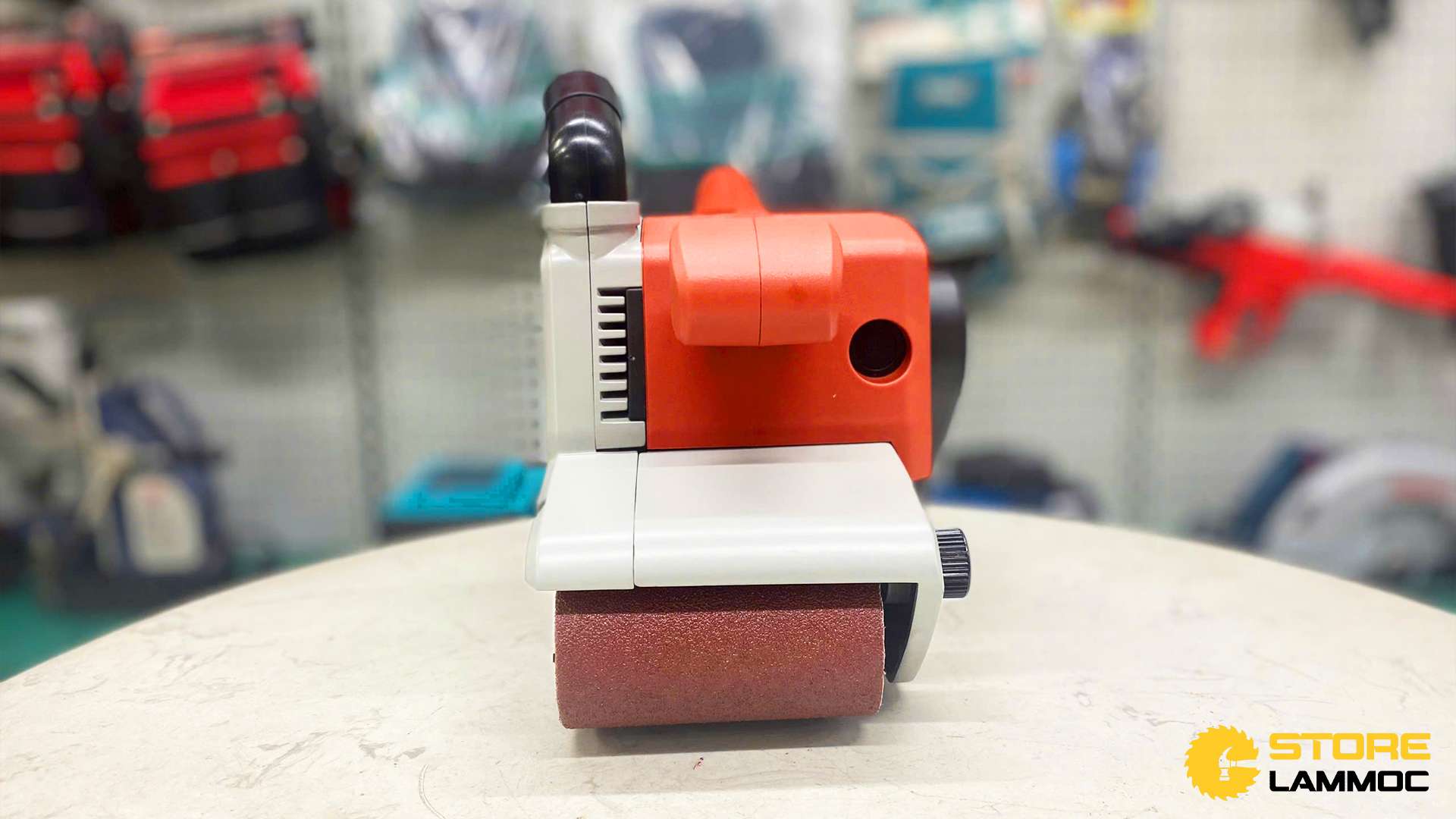 Máy chà nhám băng 1200W DCK KST610