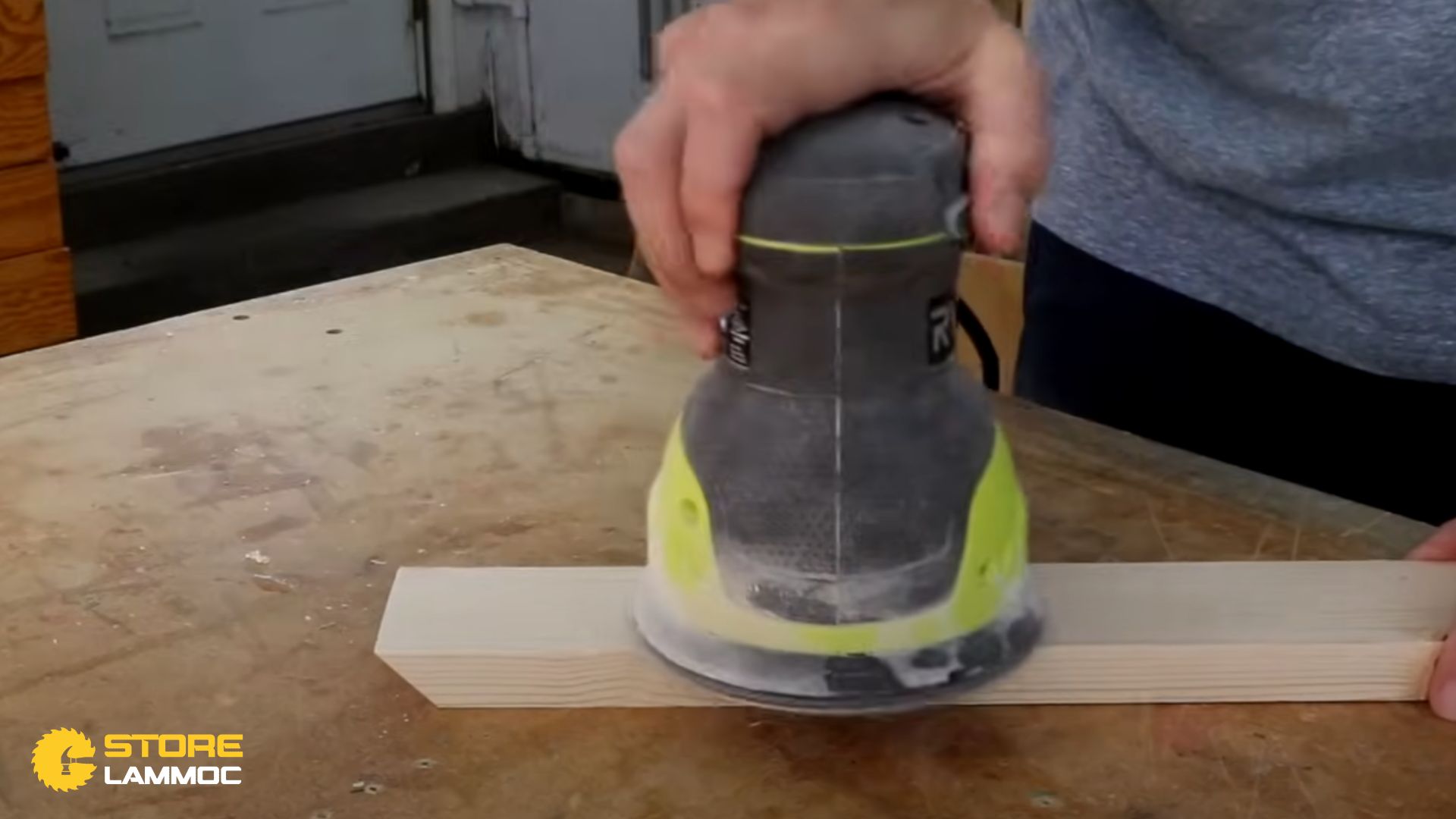 Máy Chà Nhám Quỹ Đạo hay máy chà nhám xoay