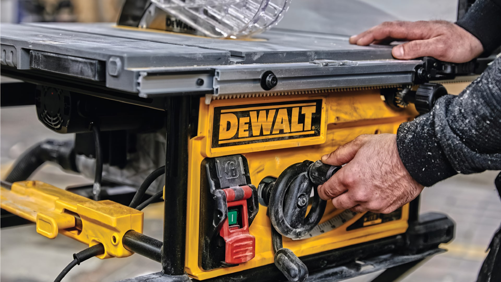 MÁY CƯA BÀN DEWALT DWE7492-KR 250MM 2000W