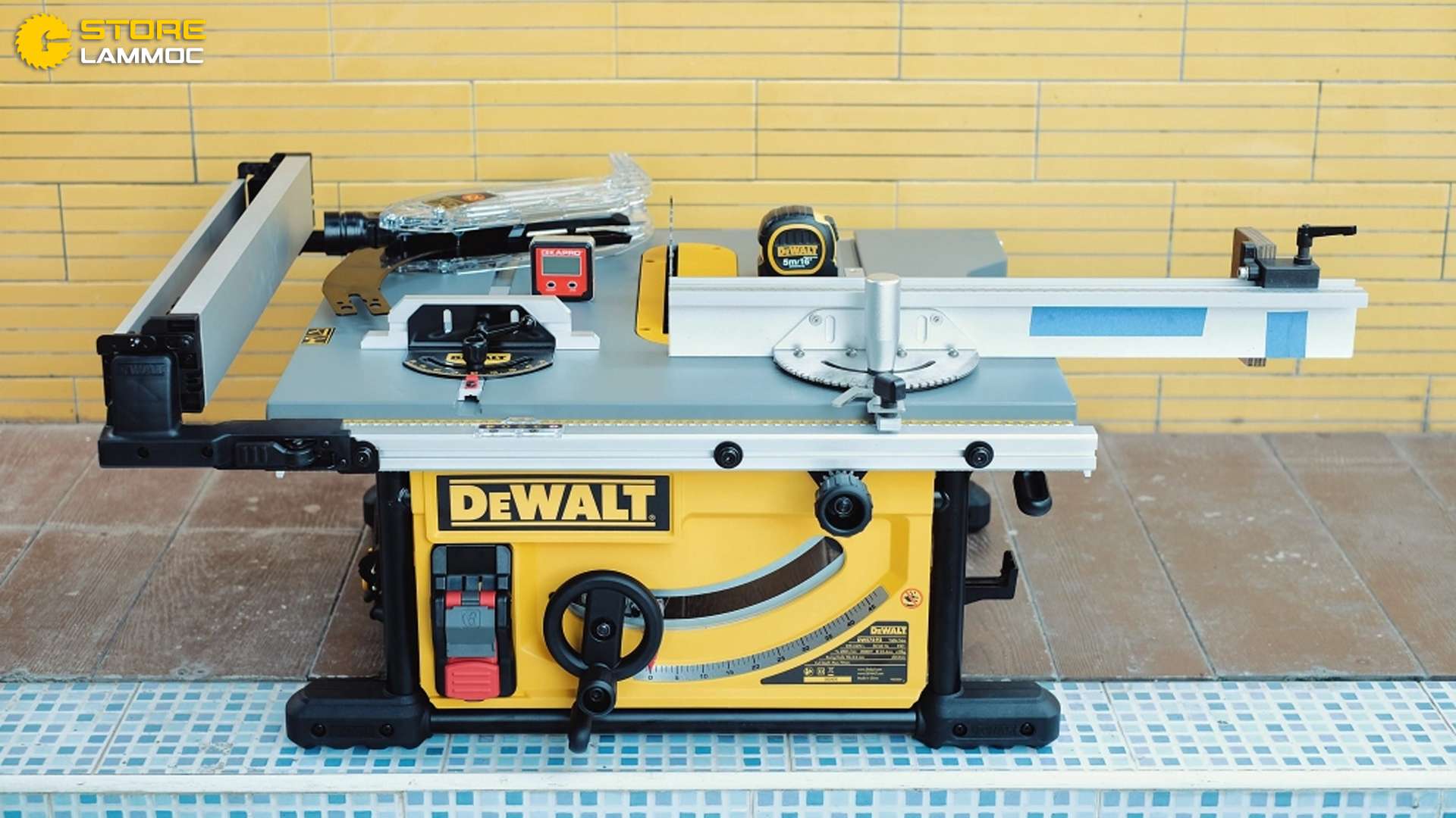 máy cưa bàn Dewalt DWE7492