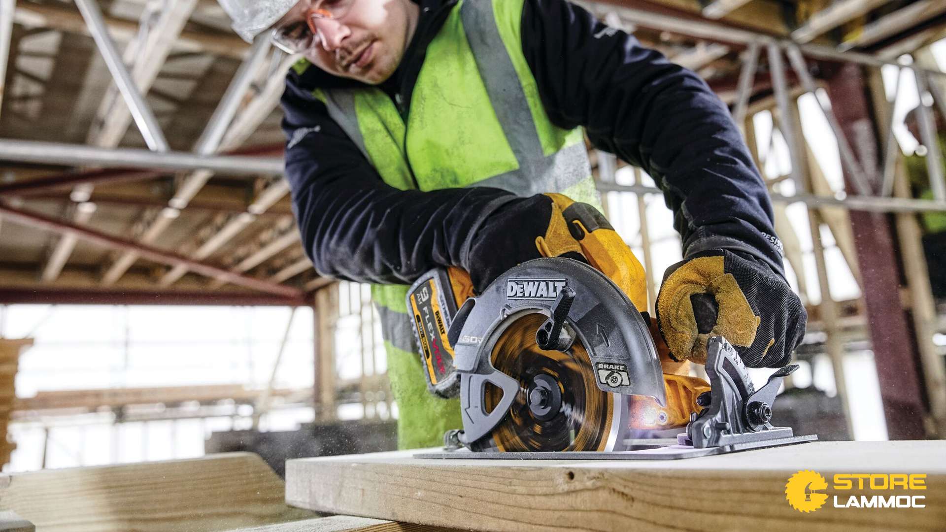 Máy cưa cầm tay Dewalt