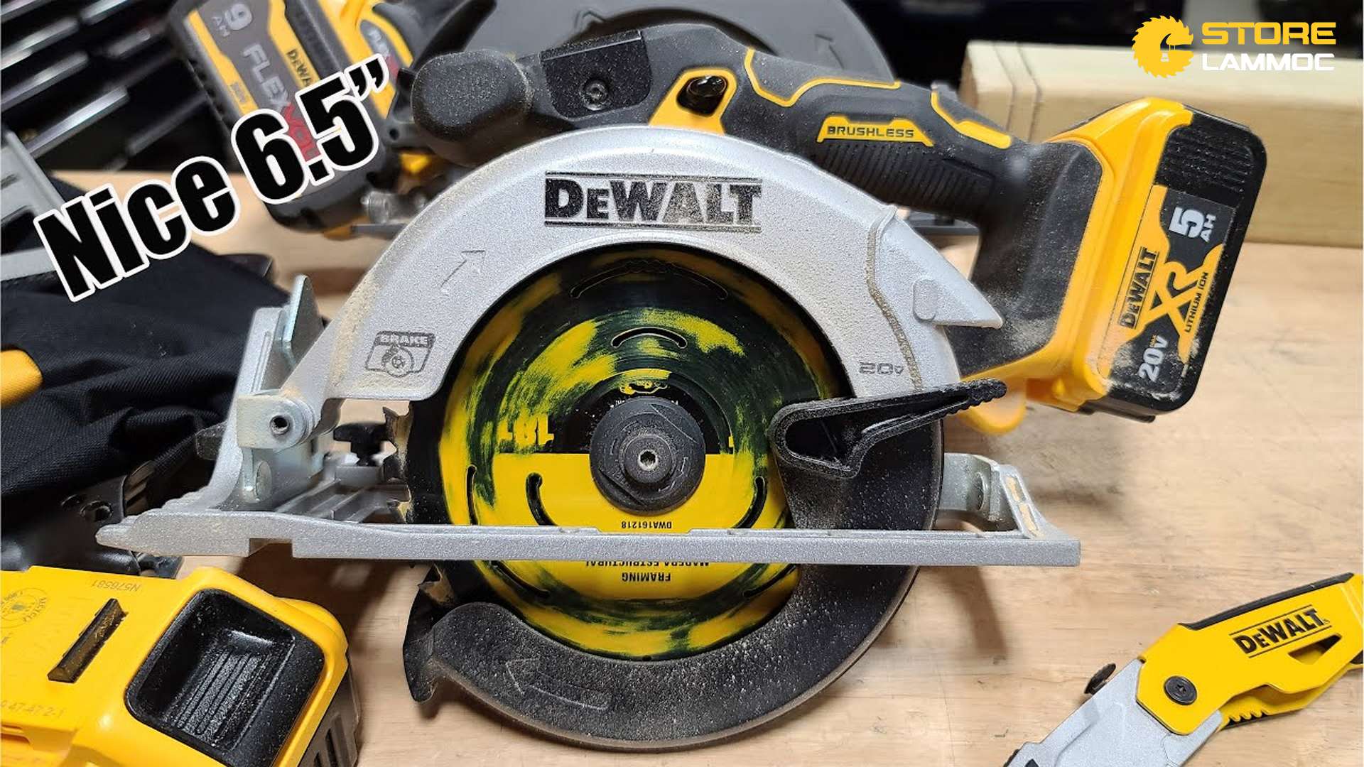 Máy cưa cầm tay Dewalt
