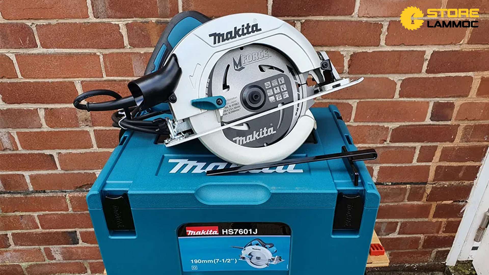 Máy cưa cầm tay Makita