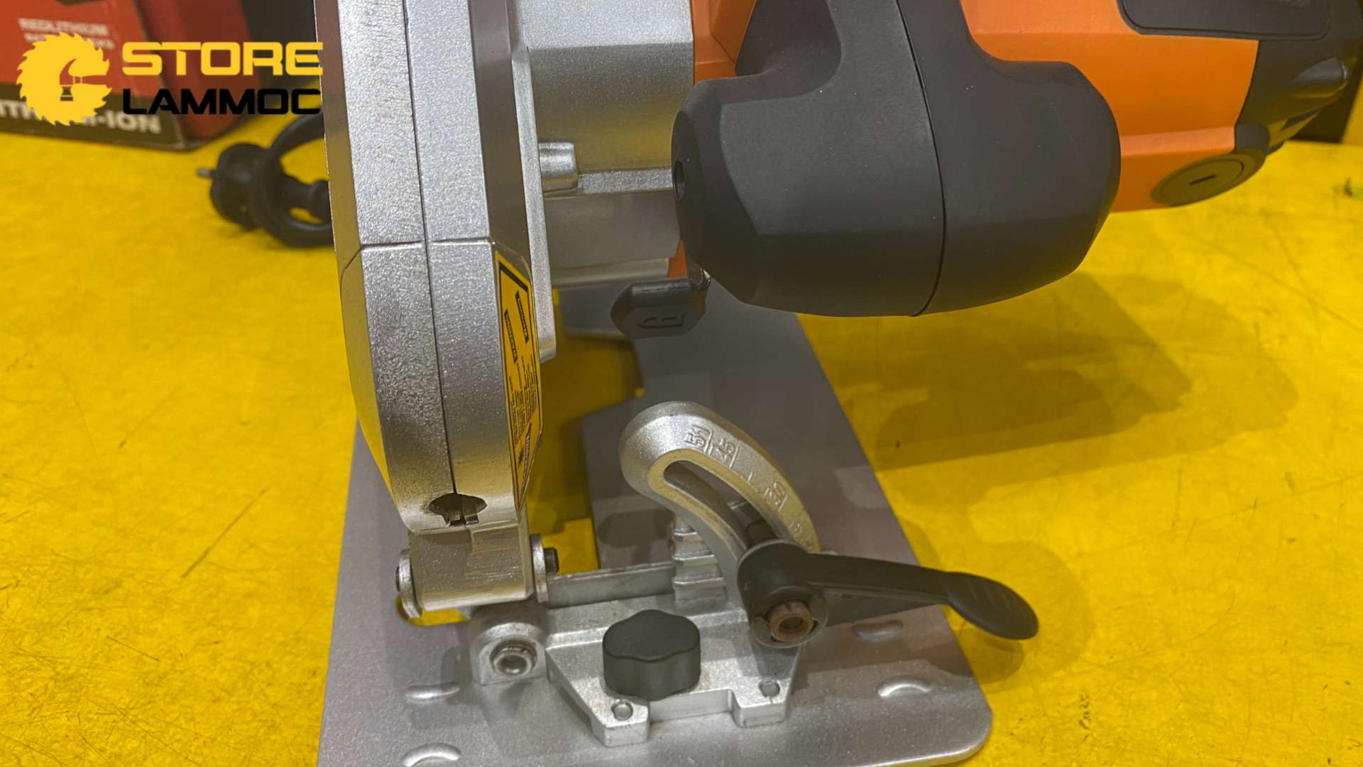 Máy cưa đĩa cầm tay 190mm có laser 1600W Worx WX445