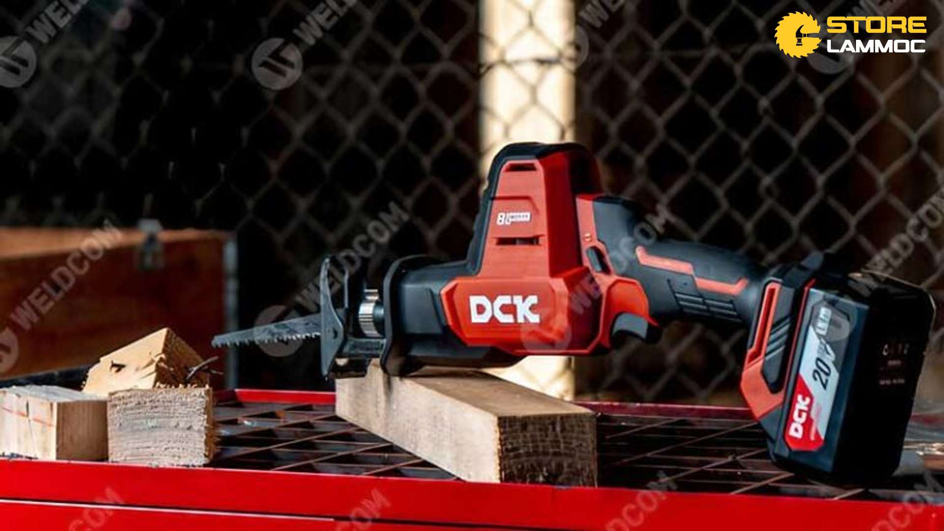 Máy cưa kiếm DCK