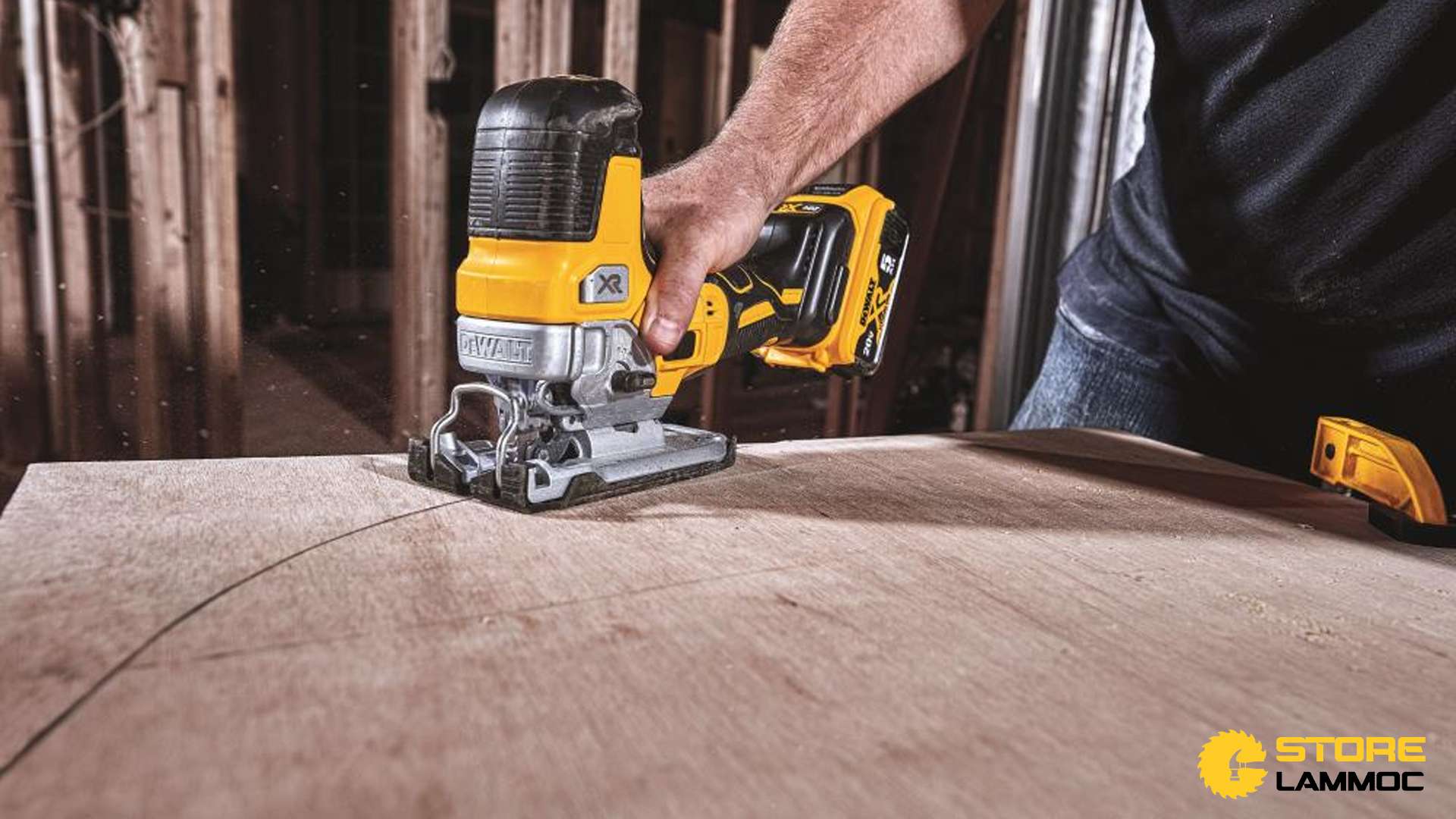 Máy cưa lọng pin Dewalt