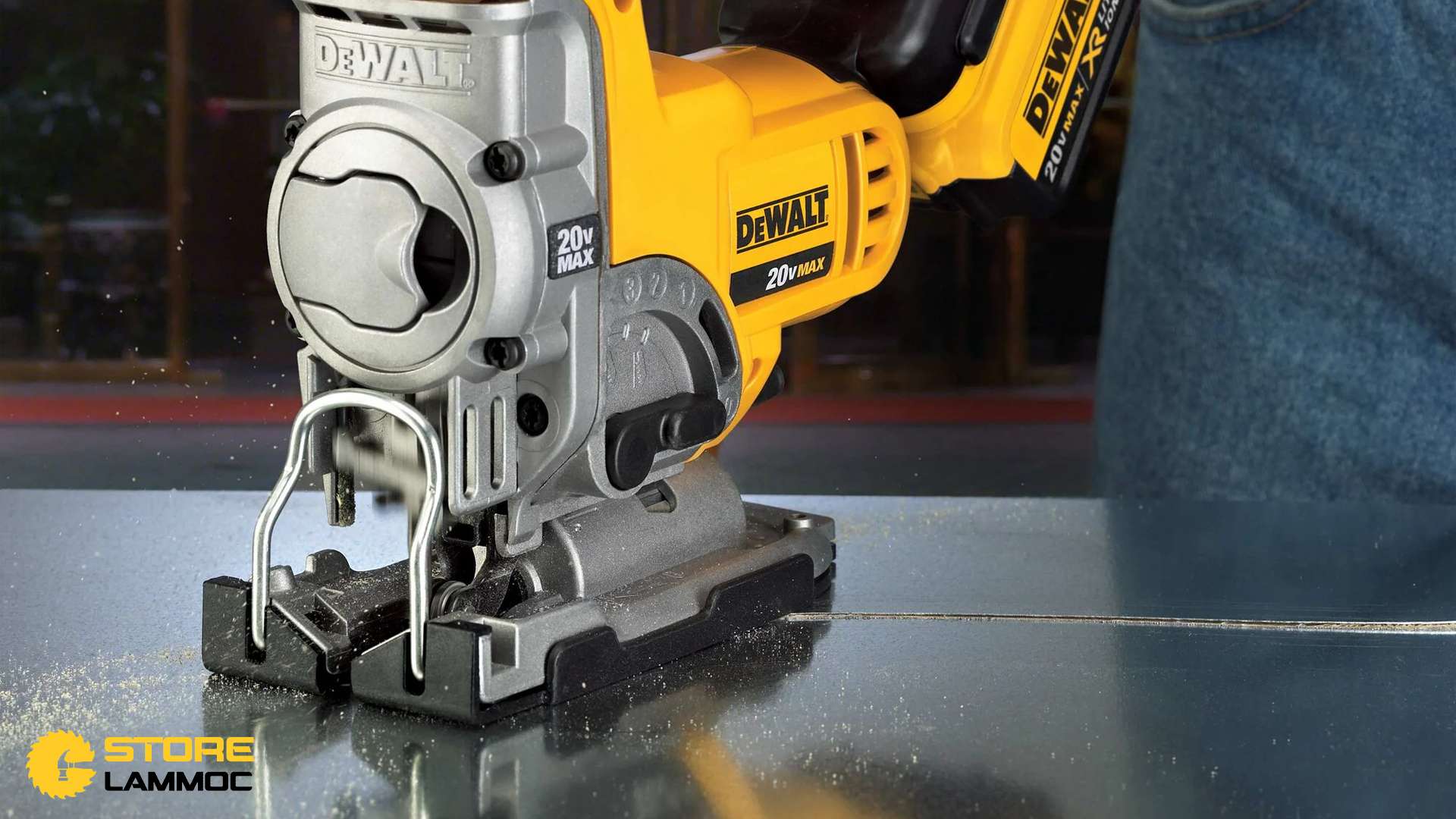 Máy cưa lọng pin Dewalt