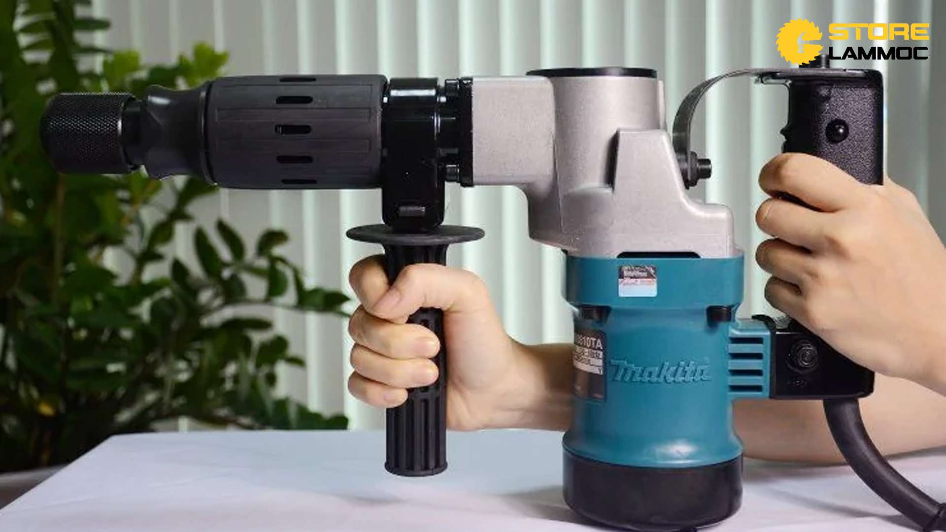 Máy đục bê tông Makita