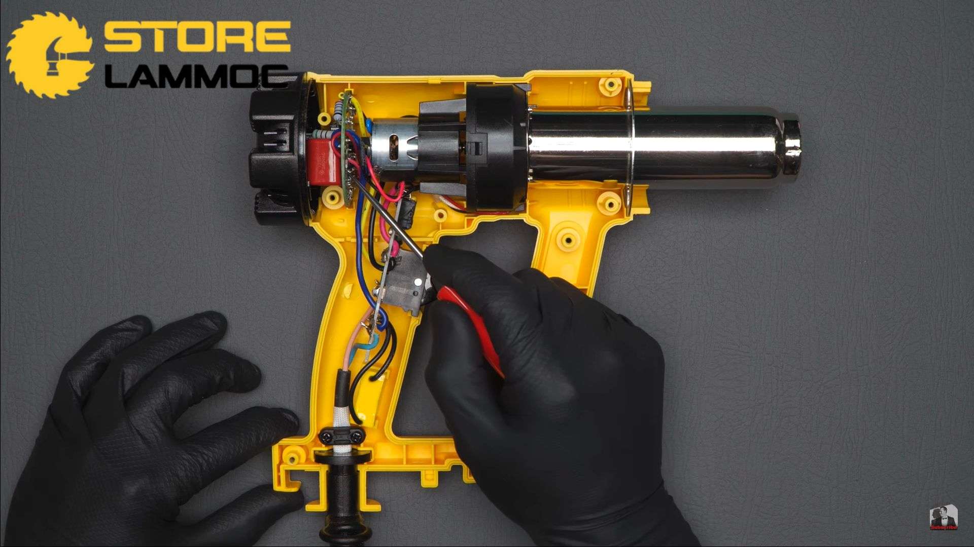 Bên trong máy khò nhiệt Dewalt D26411