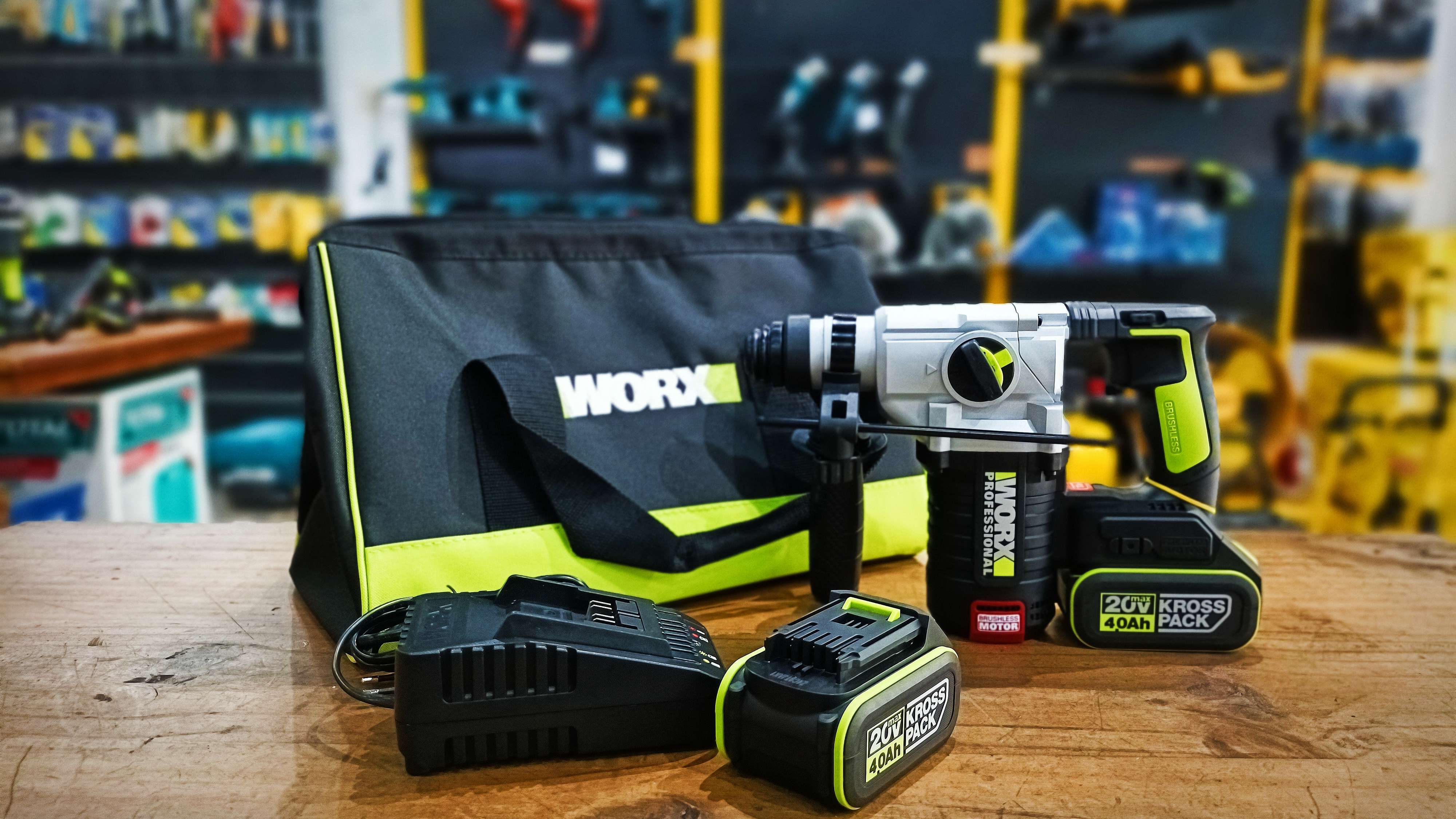 Máy khoan bê tông 2 pin 4Ah kèm sạc thường Worx WU388 1