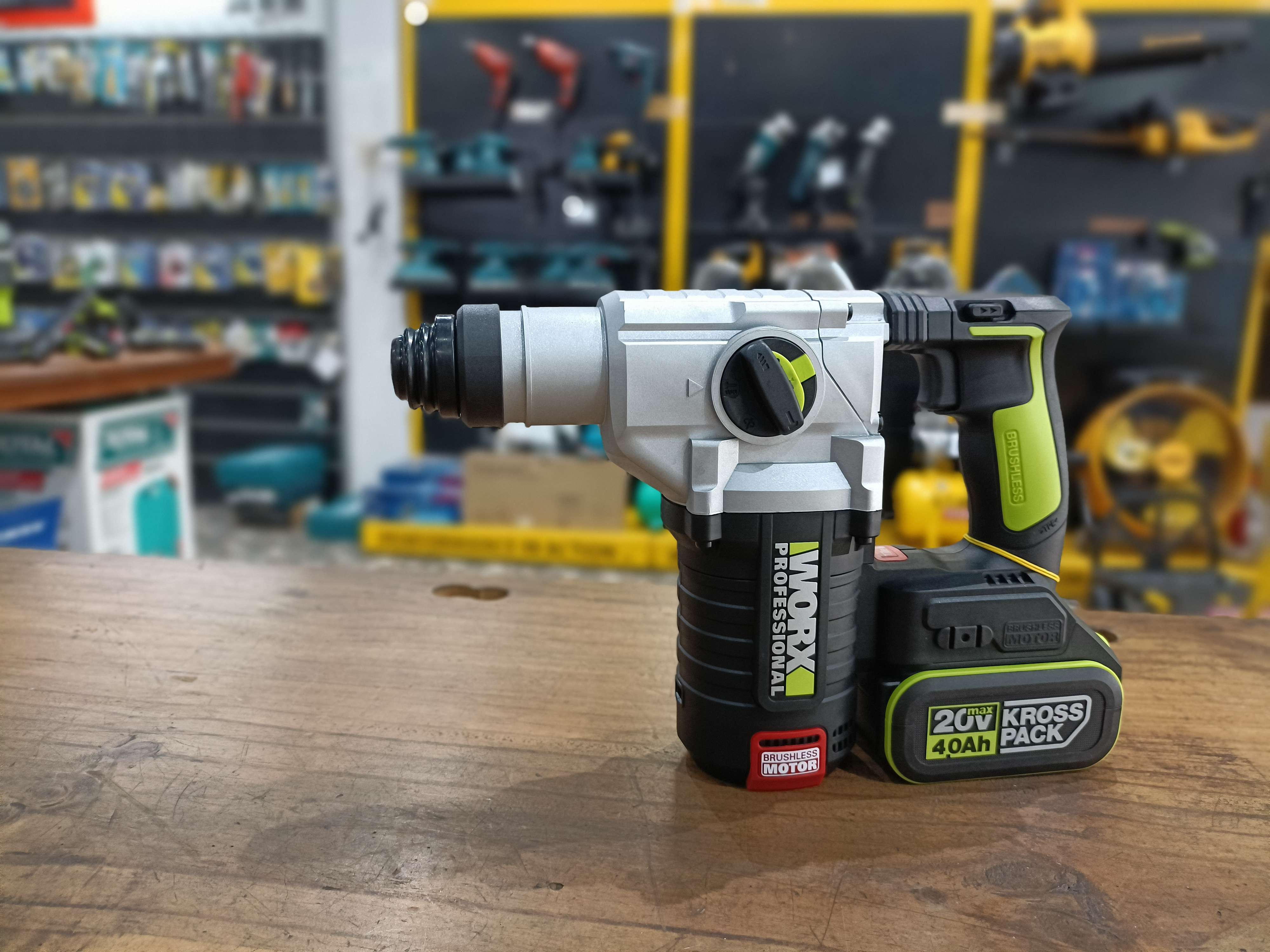 Máy khoan bê tông 2 pin 4Ah kèm sạc thường Worx WU388 2