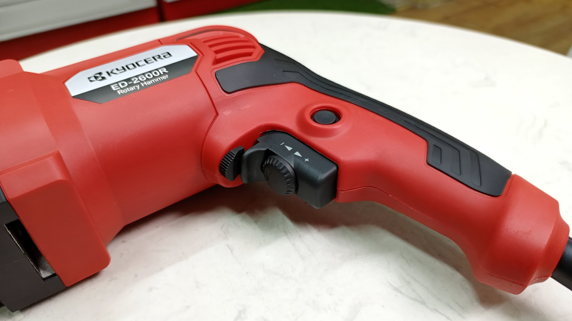 Máy khoan bê tông 800W màu đỏ Kyocera ED-2600R