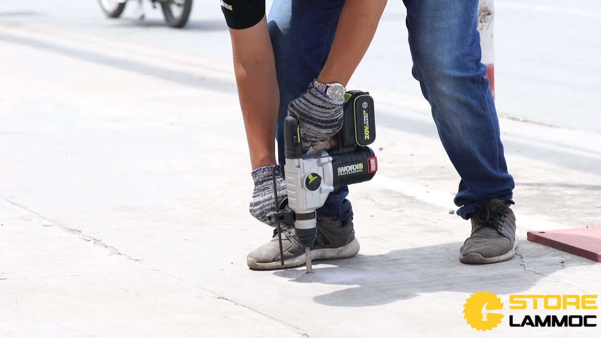 Máy khoan bê tông pin Worx WU388 khoan bê tông