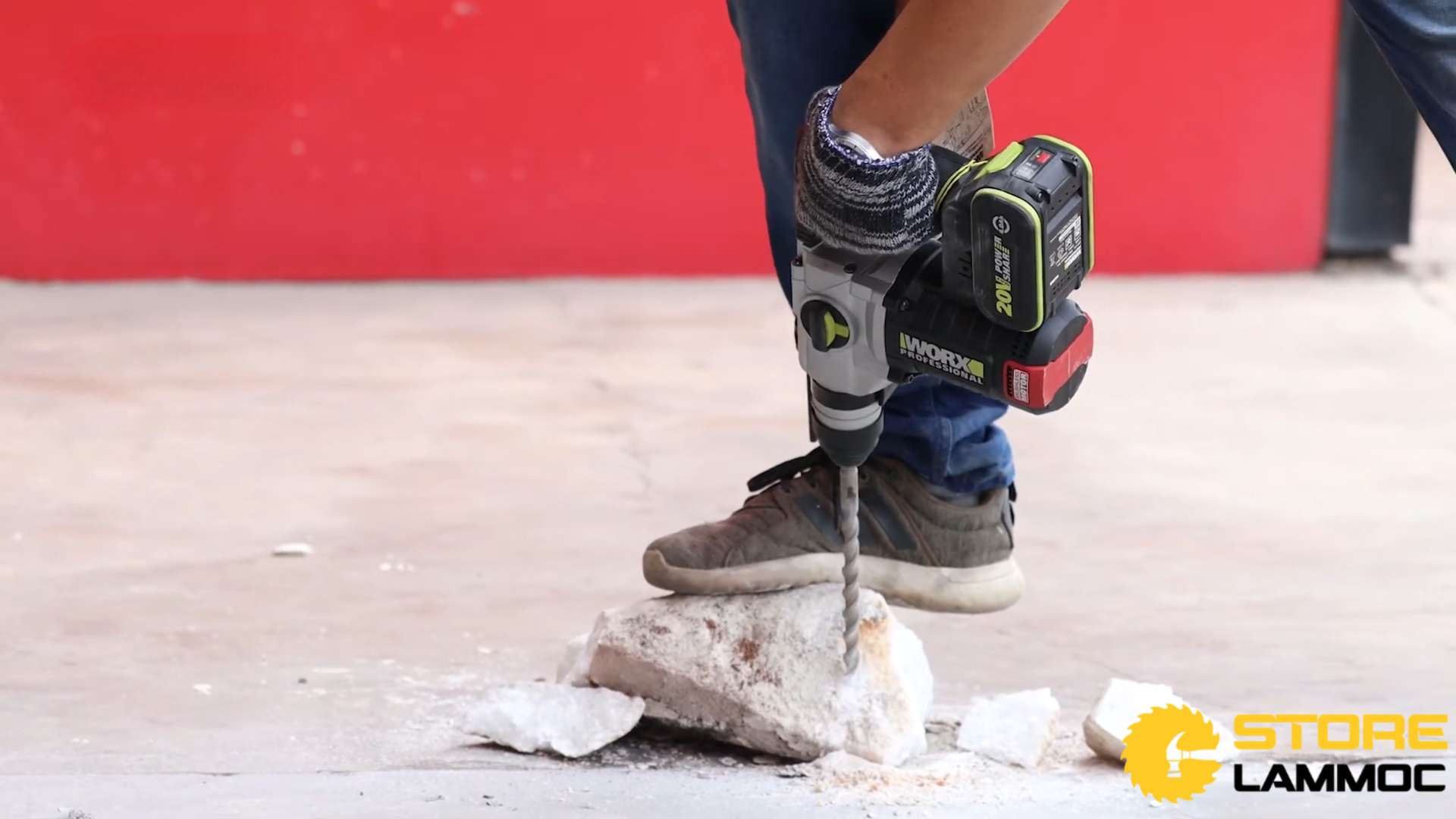 Máy khoan bê tông pin Worx WU388 khoan đá