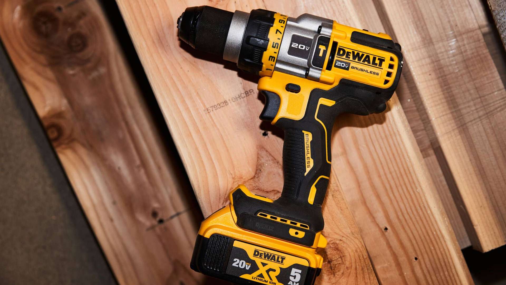 MÁY KHOAN PIN CÓ BÚA DEWALT DCD999Y1 PIN FLEXVOLT 12AMPE