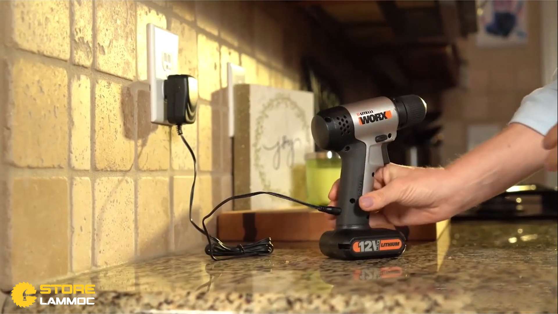 Máy khoan pin Worx WX104