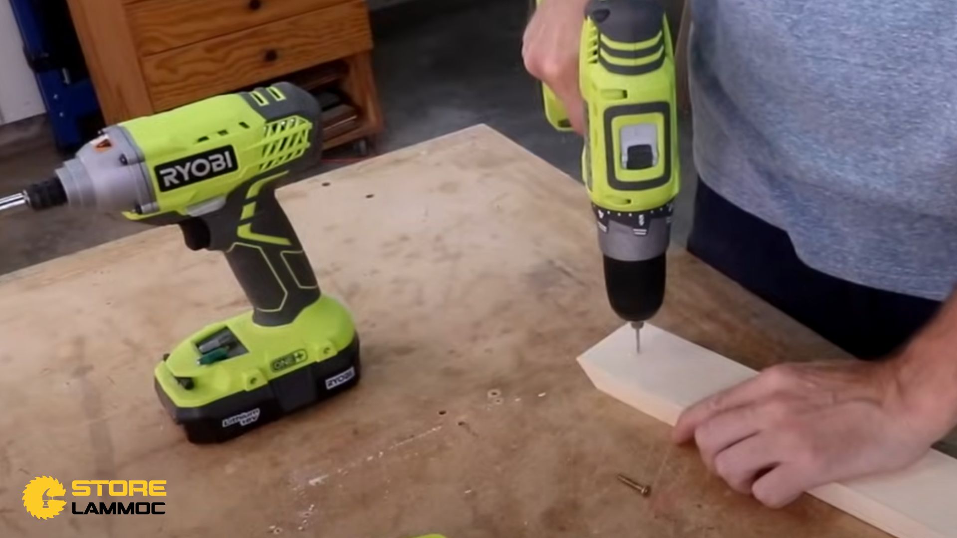 Máy Khoan và Máy Vặn Vít