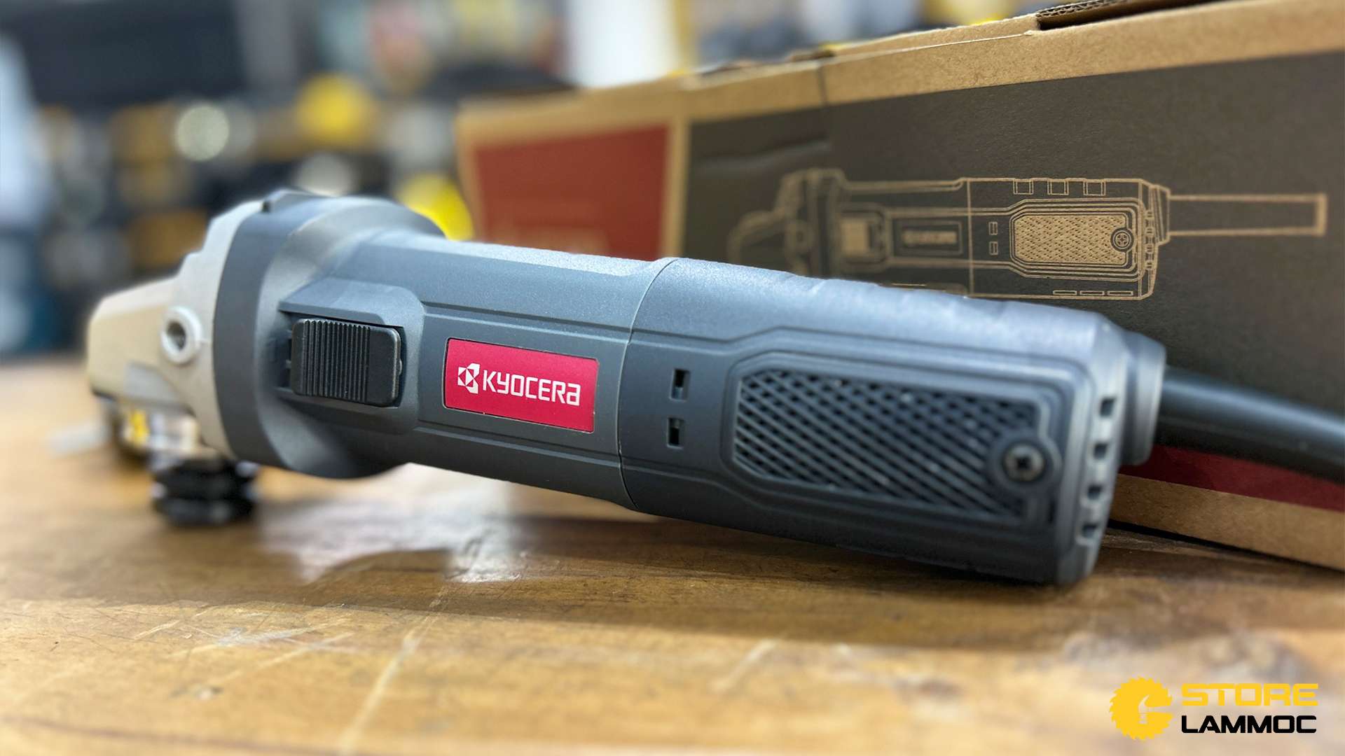 Máy mài cắt cầm tay 100mm dùng điện 900W Kyocera AG1000