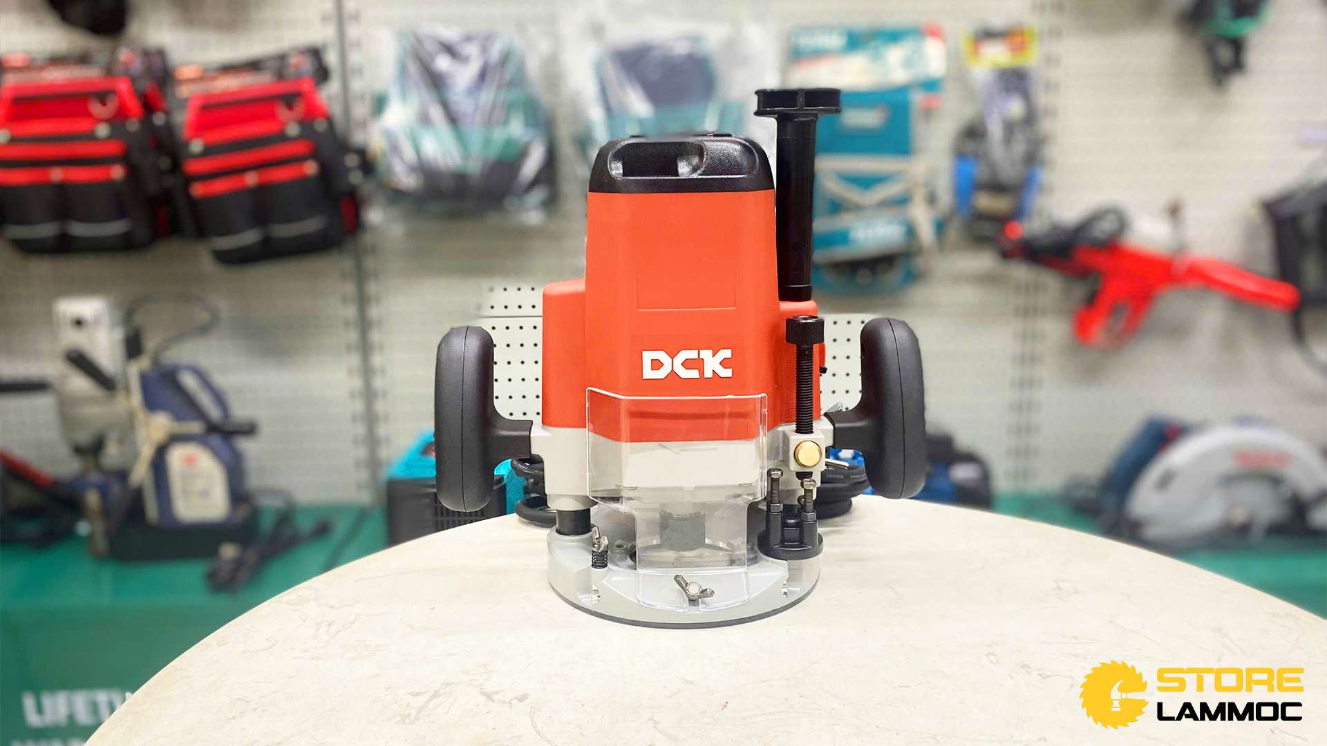 Máy phay/soi 1850W DCK KMR02-12