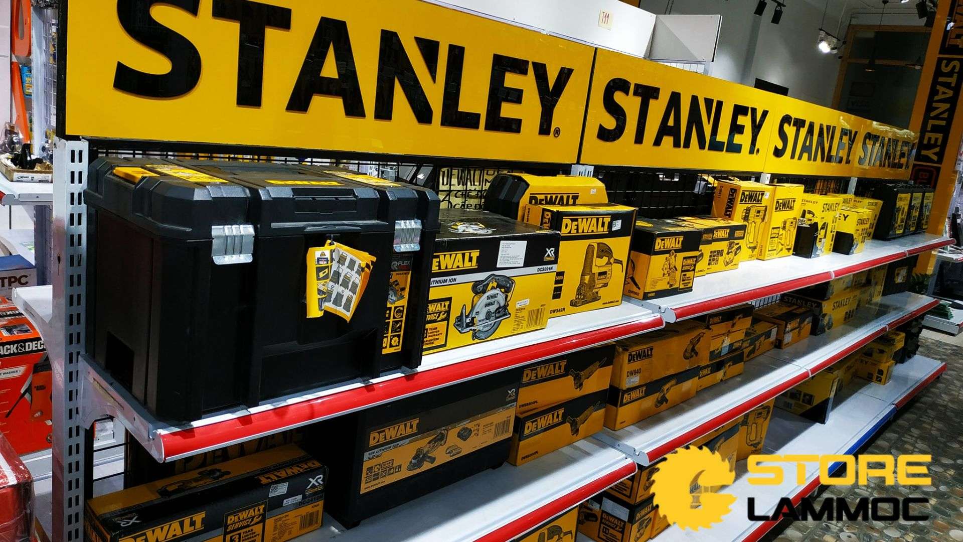 Đa dạng sản phẩm của DeWALT tại Store Làm Mộc