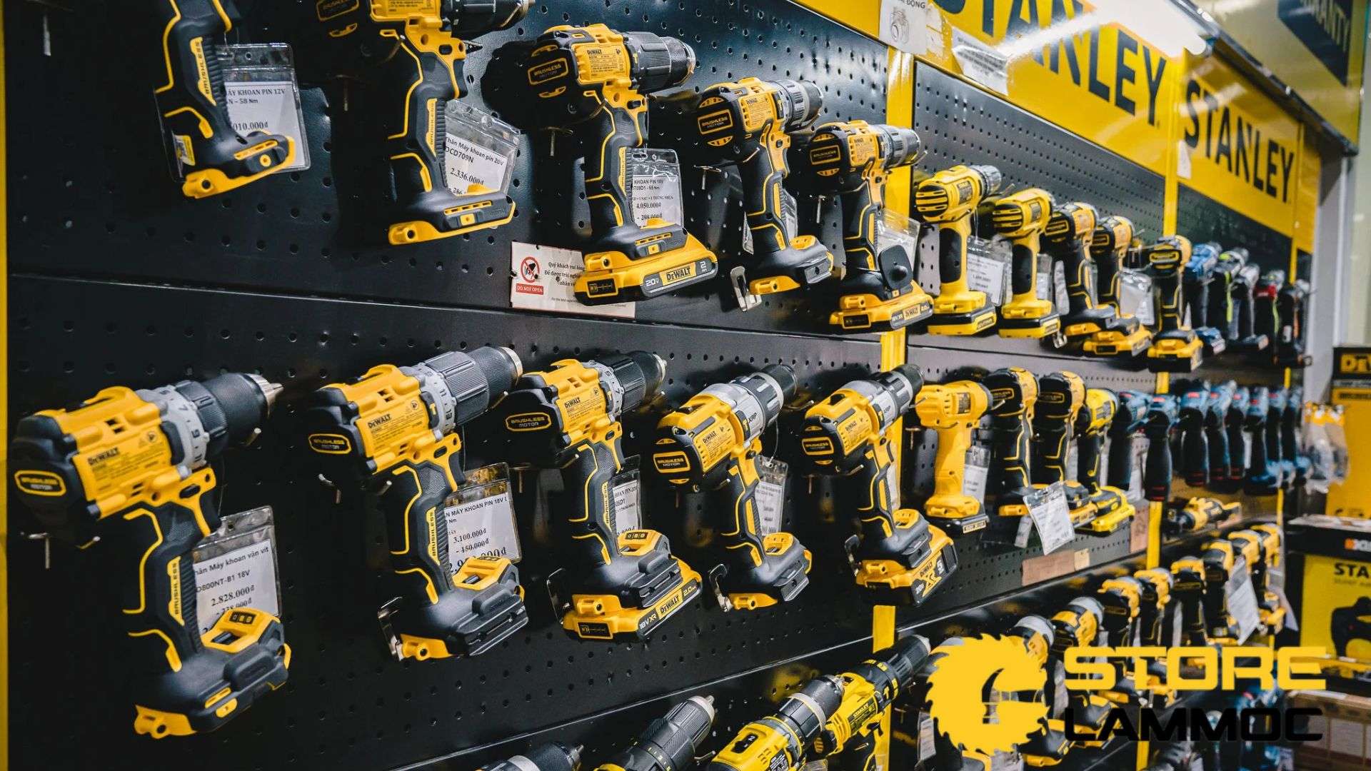 Sản phẩm máy pin DeWALT tại Store Làm Mộc