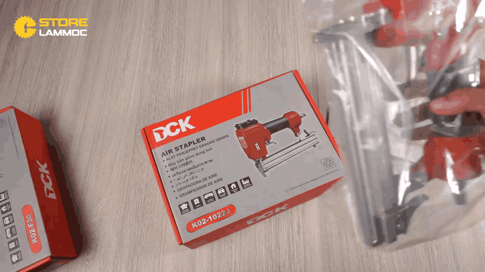 Bắn đinh hơi DCK