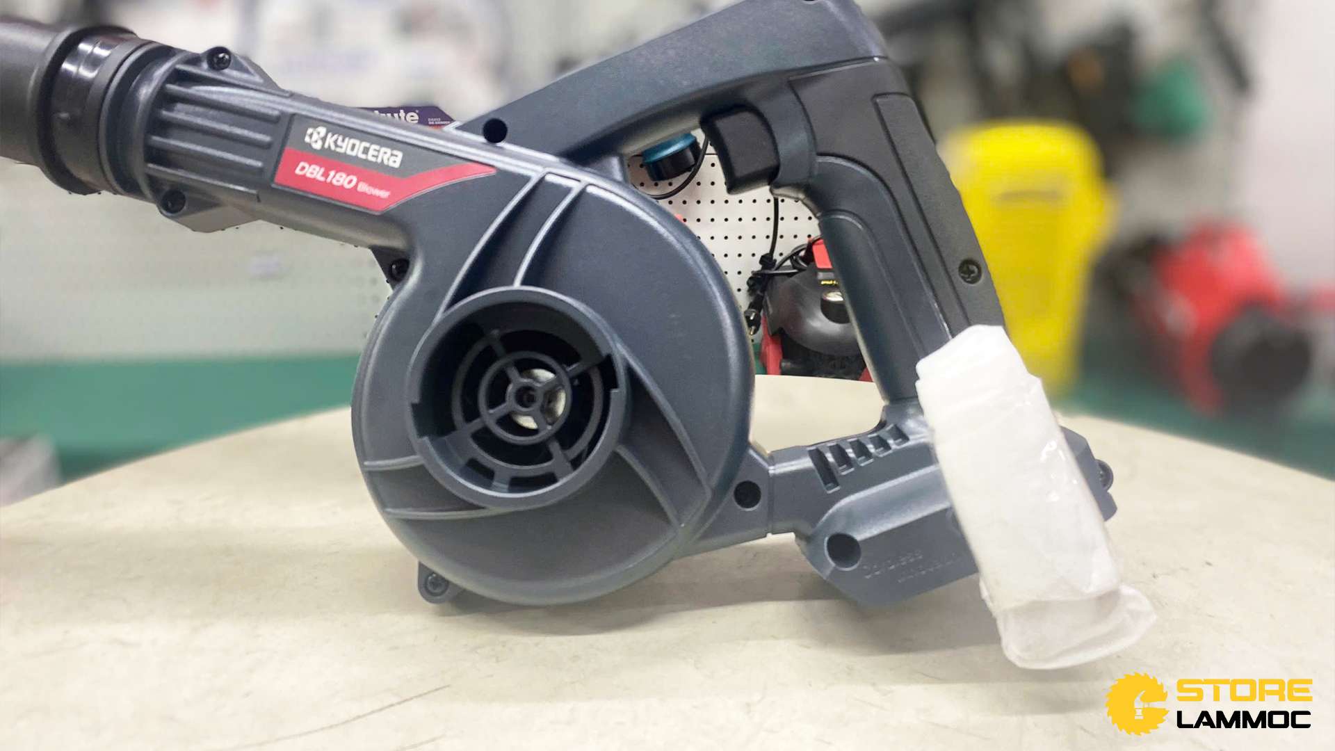 Thân máy thổi lá dùng pin 18V Kyocera DBL180 (có chổi than)