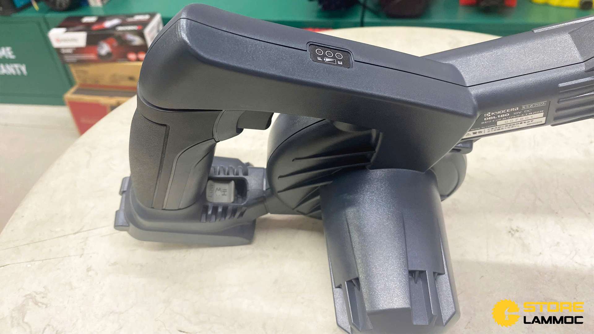 Thân máy thổi lá dùng pin 18V Kyocera DBL180 (có chổi than)