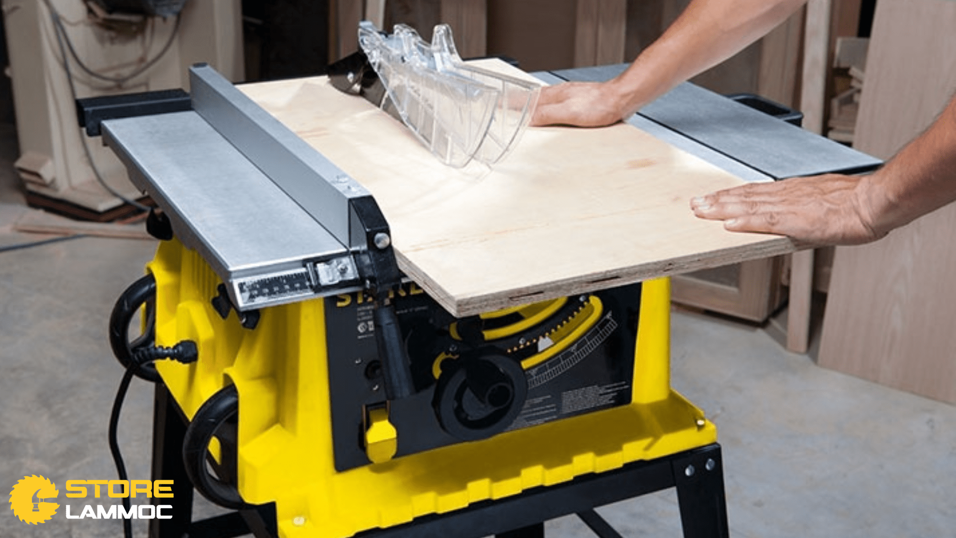 Thiết kế của máy cưa bàn Stanley SST1801