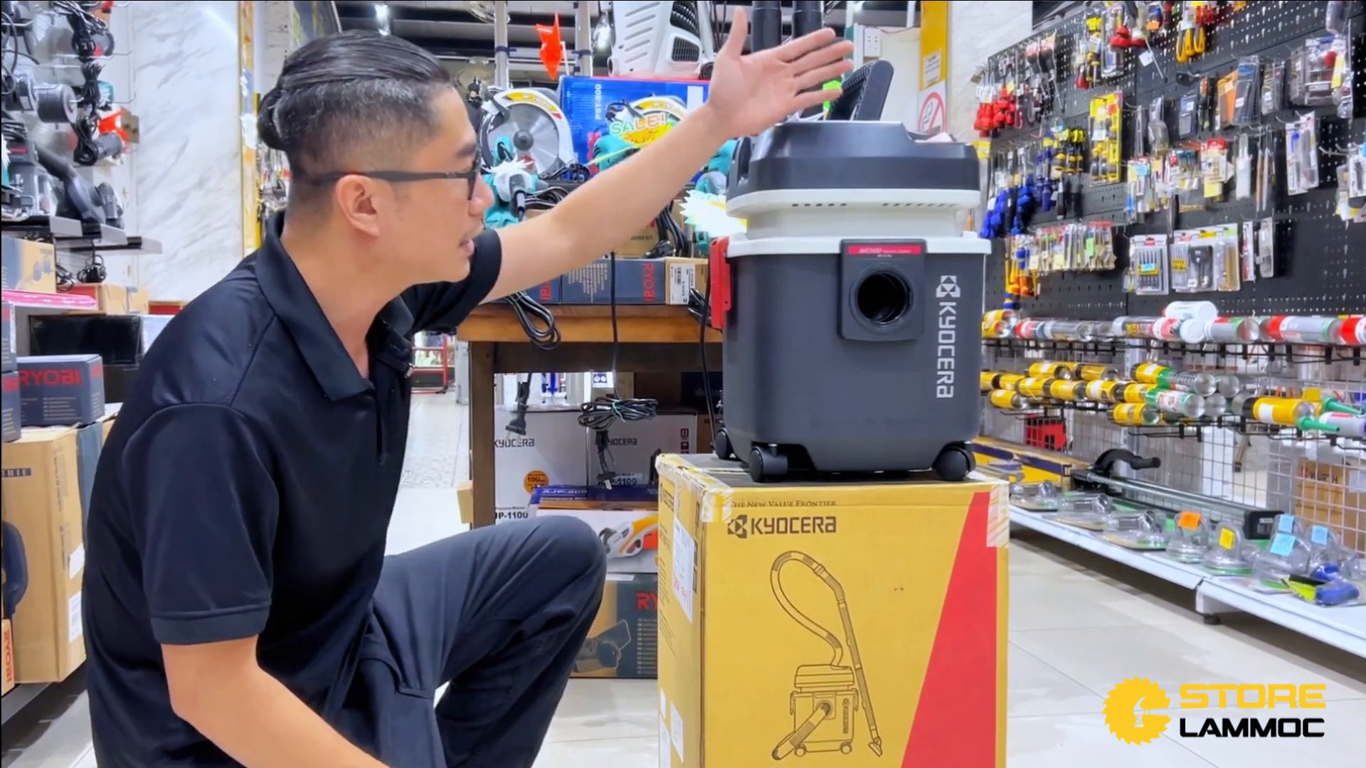 Thiết kế vuông vắn của máy hút bụi Kyocera AVC1100