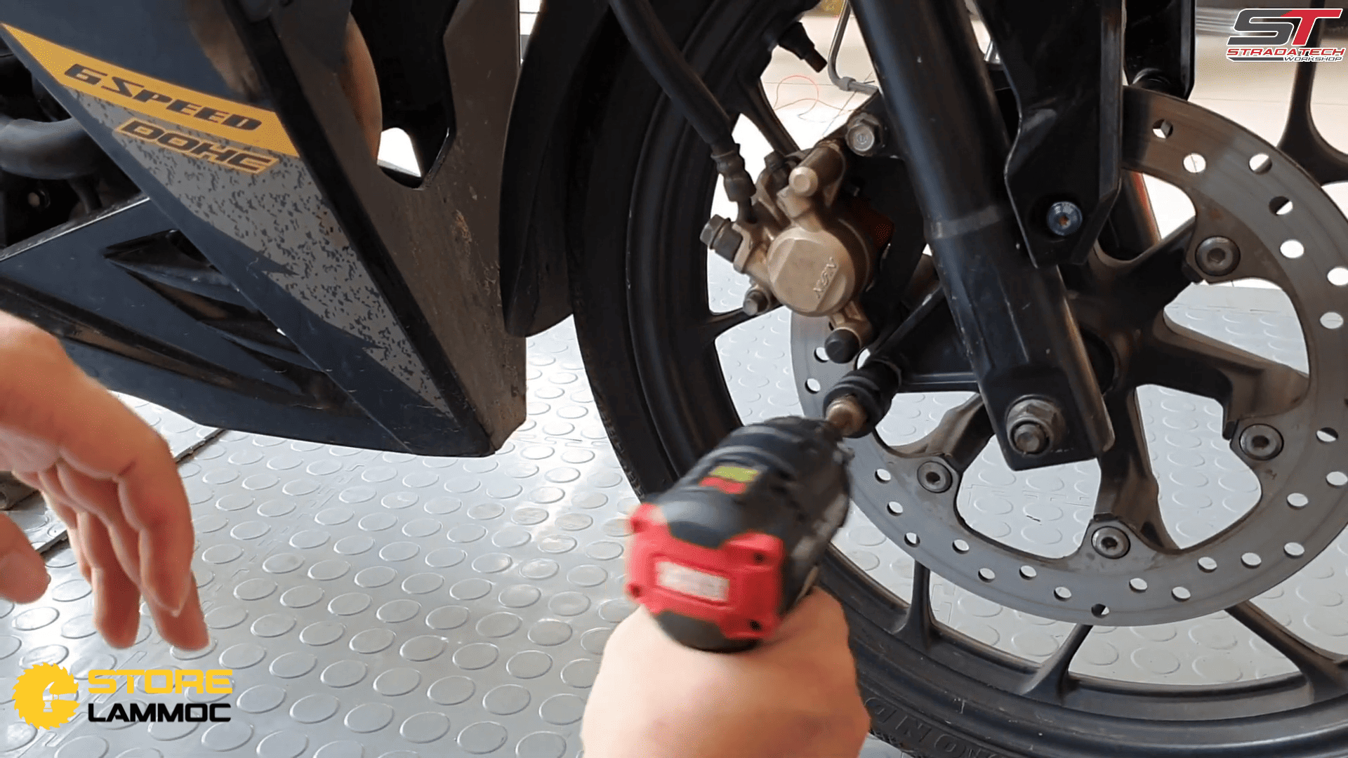 Thử nghiệm tháo bu-lông 12 ly với WORX WU132