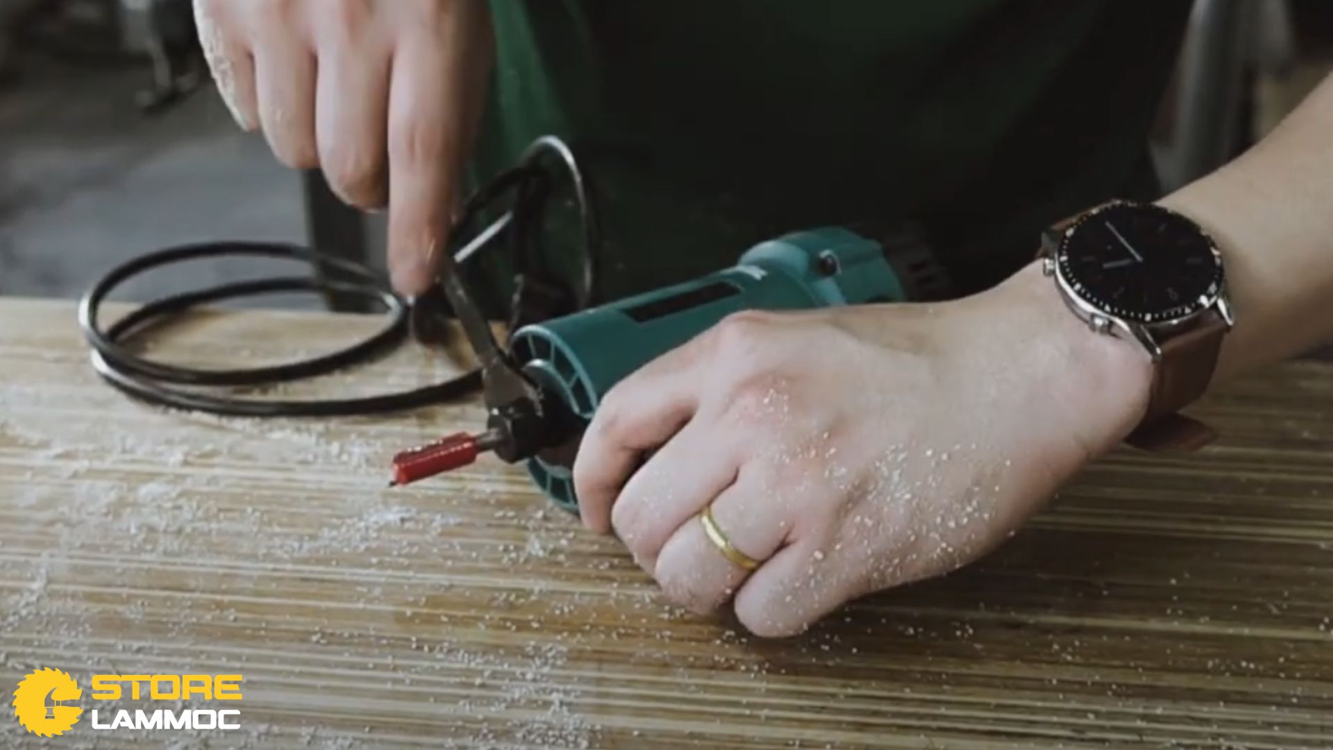 Thực hiện với mũi phay thẳng