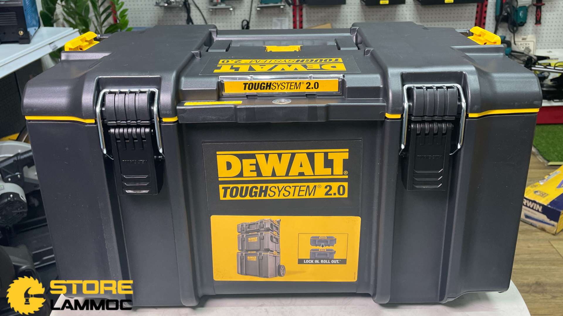 Thùng đồ nghề chống nước 54x37x32 cm TOUGHSYSTEM 2.0 Dewalt DWST08300