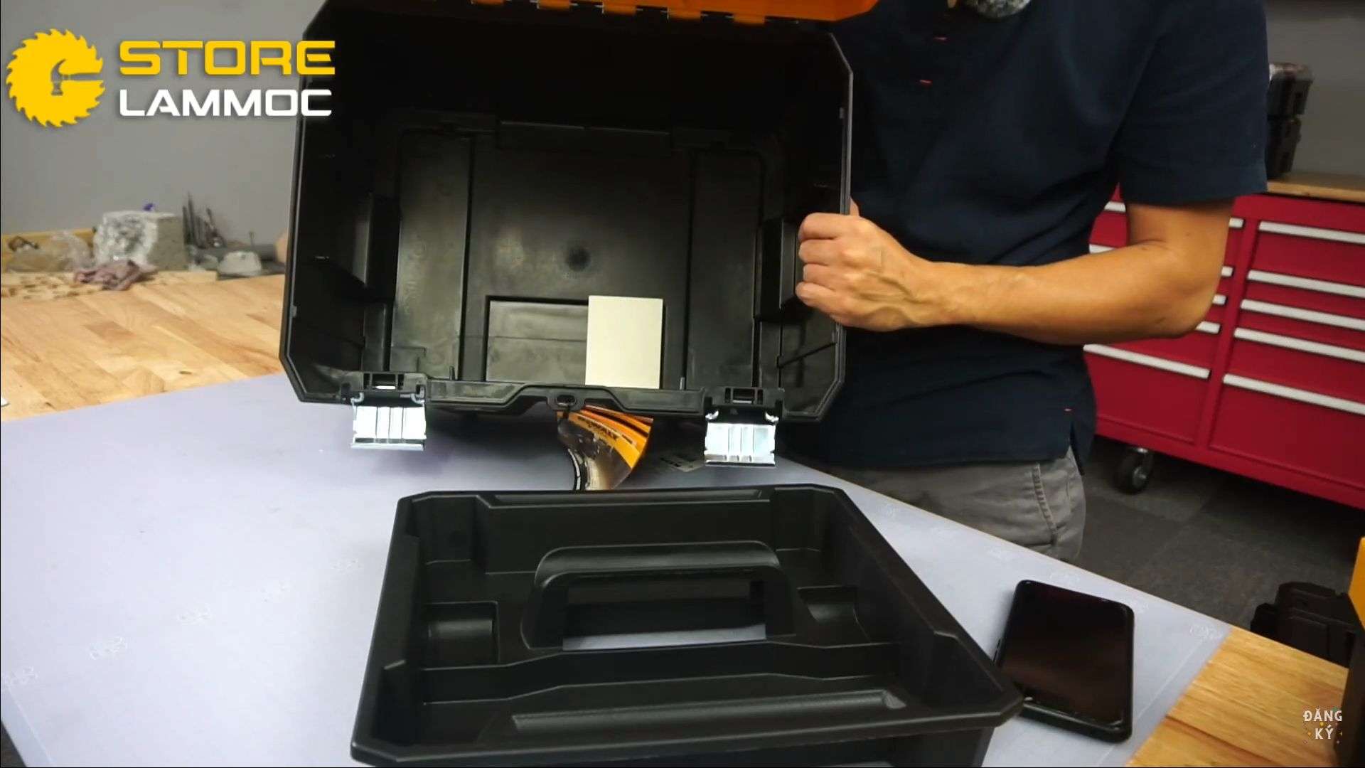 Ngăn chứa của thùng đồ nghề Dewalt