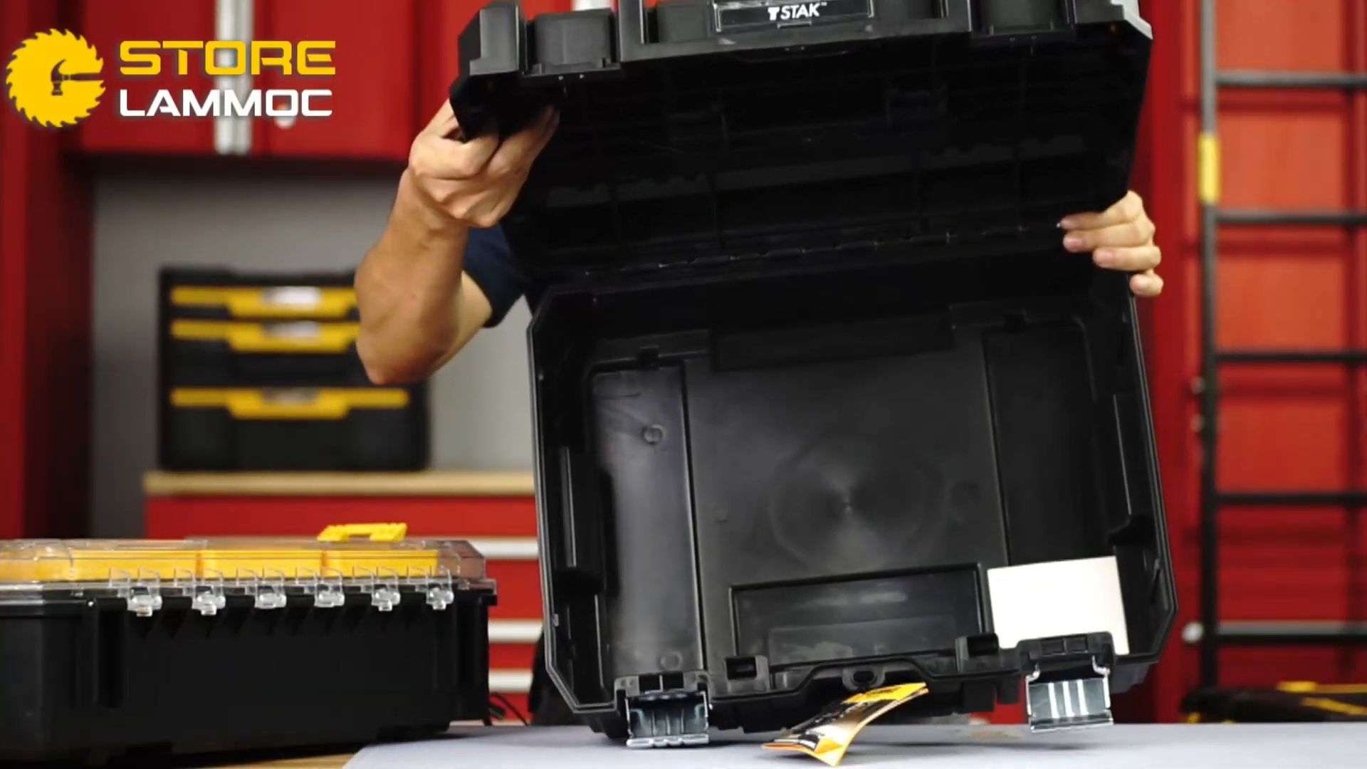 Ngăn chứa của thùng đồ nghề Dewalt