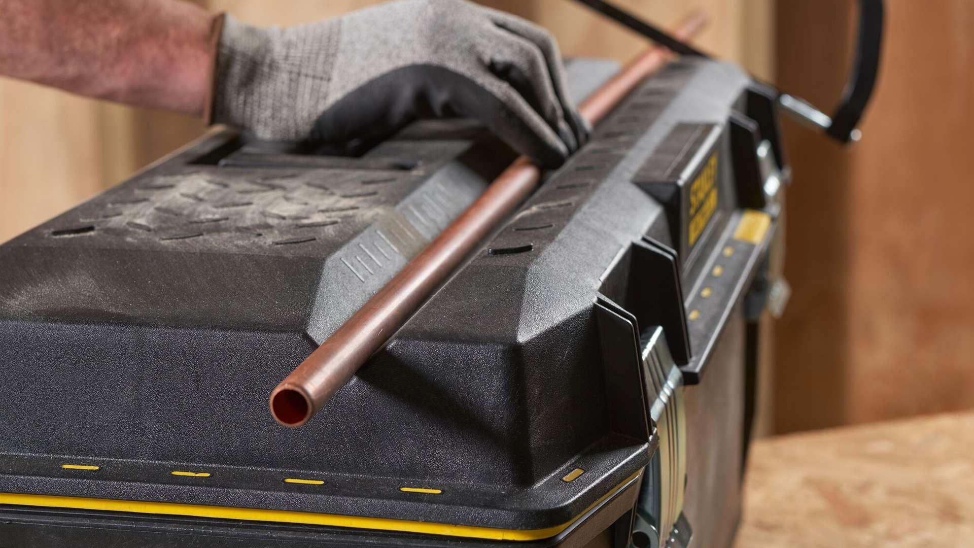 Thùng đựng đồ nghề 23" chống nước Stanley 1-94-749