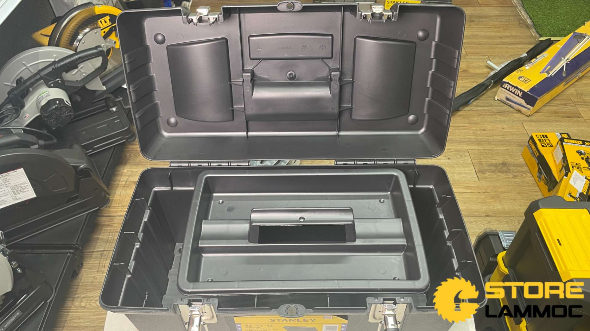 Thùng đựng đồ nghề STANLEY STST19005 19" khóa kim loại