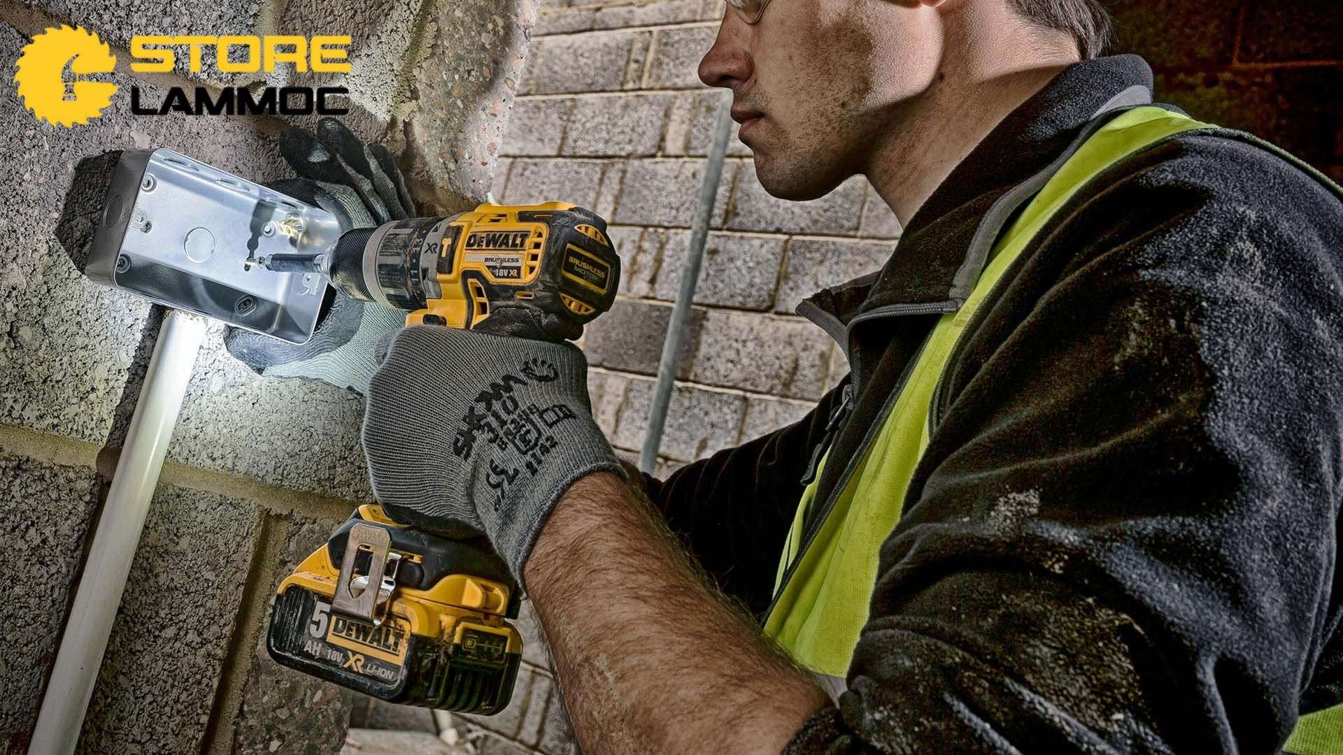 Tính năng đèn chiếu sáng trên máy khoan pin Dewalt