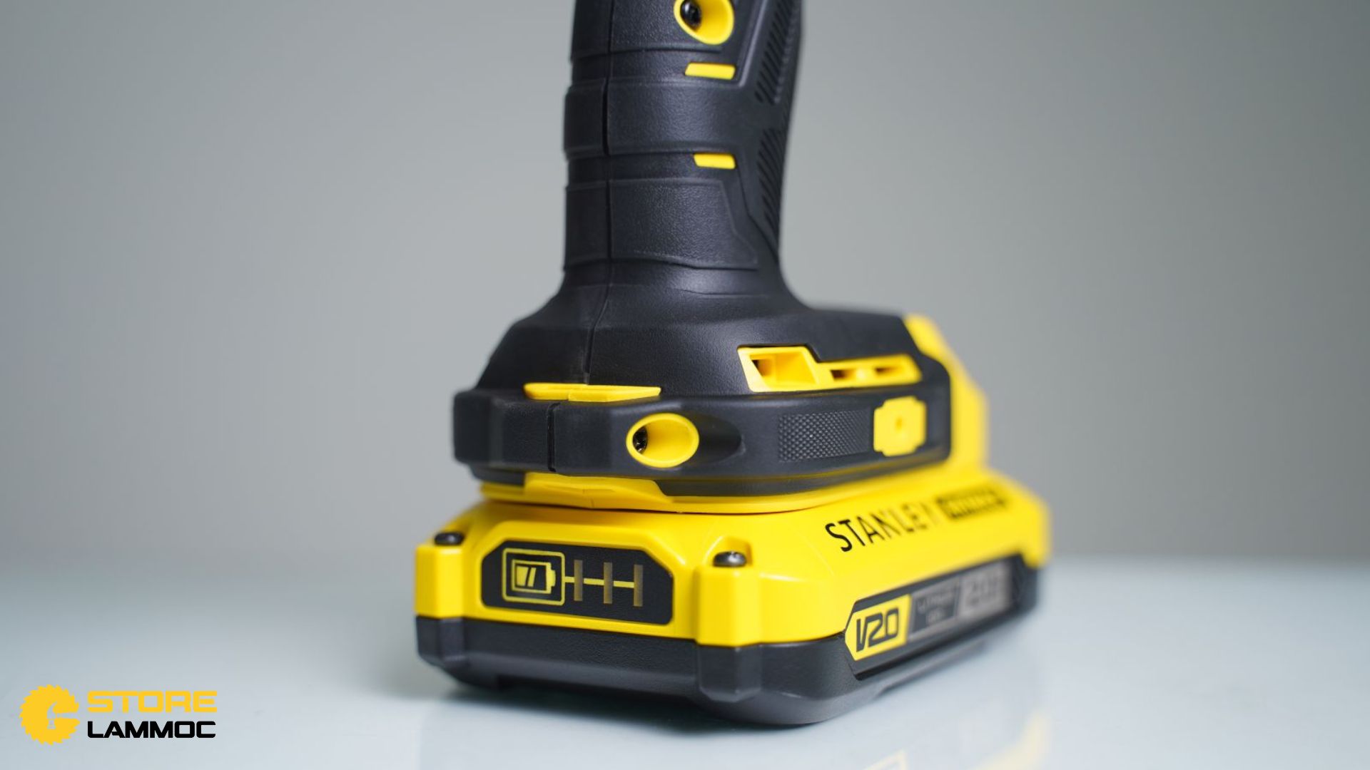 Tính Năng và Hiệu Suất Của Stanley SBD715D2K