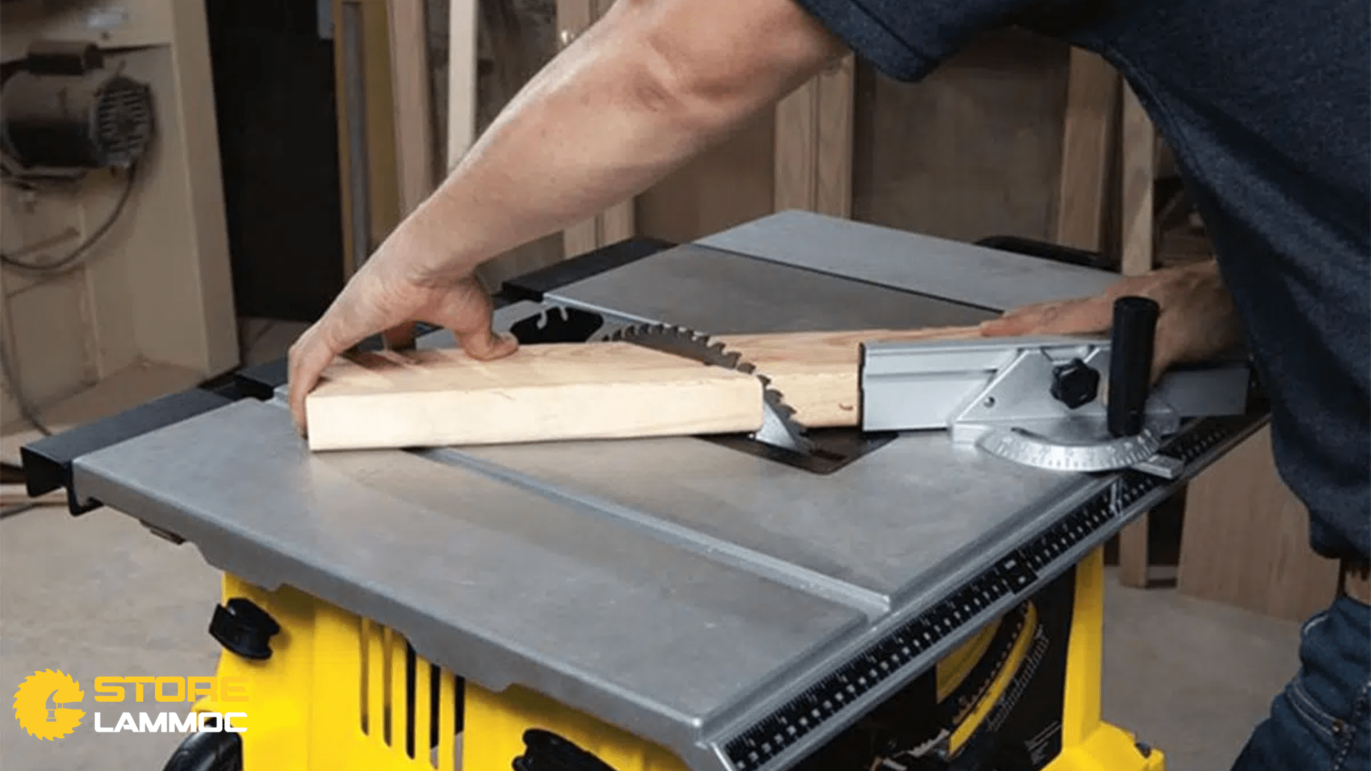 Trải nghiệm sử dụng của máy cưa bàn Stanley SST1801