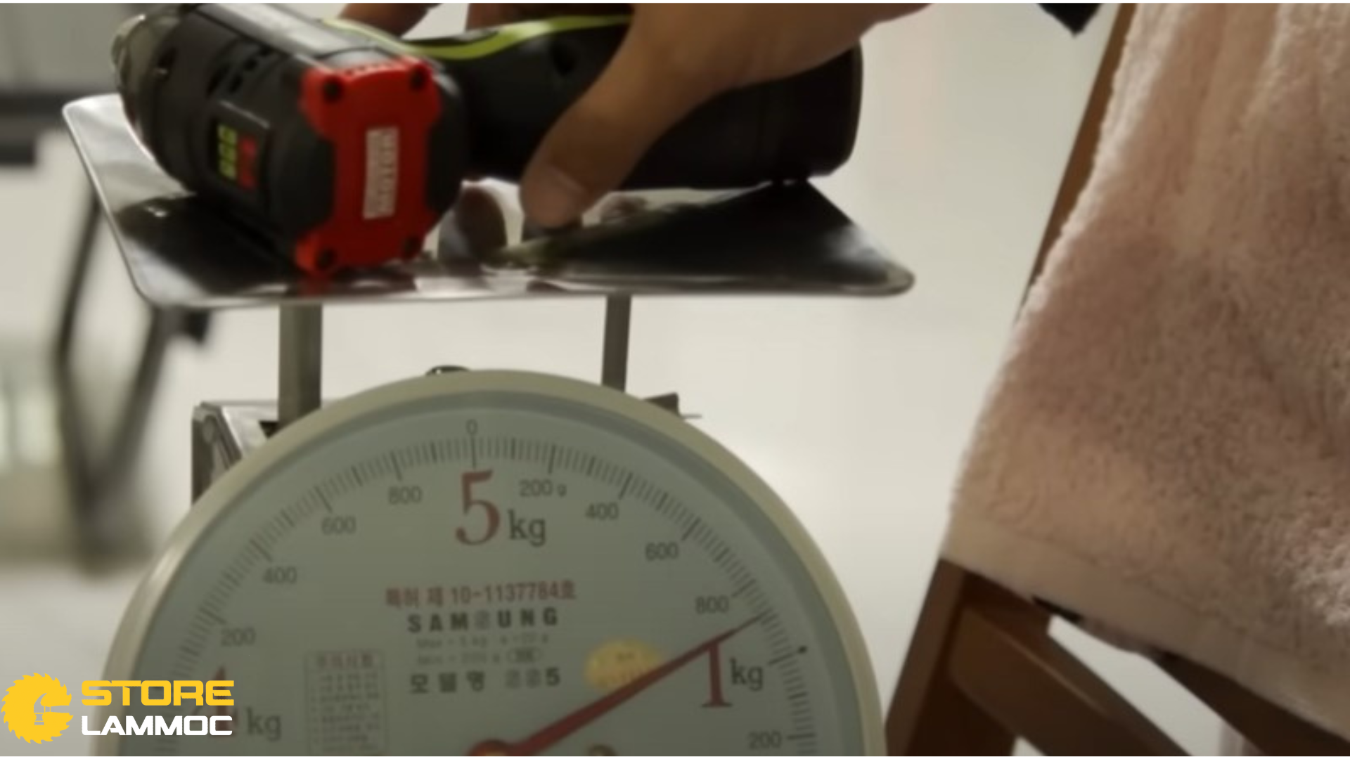 Trọng lượng của máy bắn vít Worx cầm tay