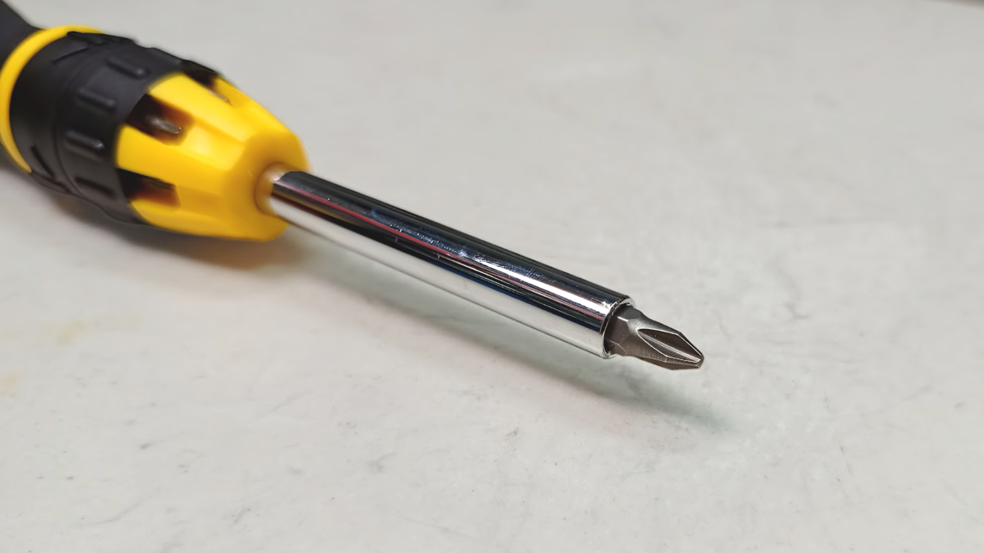 Tua vít đa năng tự động 10 mũi vặn Stanley 68-010