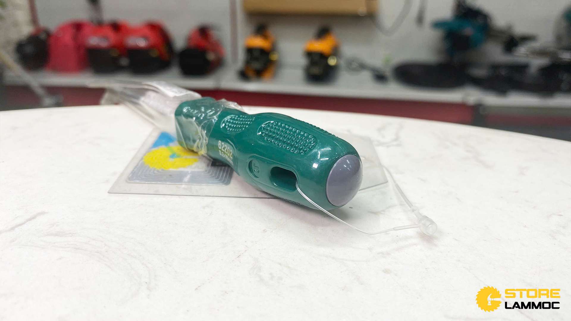 Tua vít đầu dẹp 3.2x75mm Sata 62202